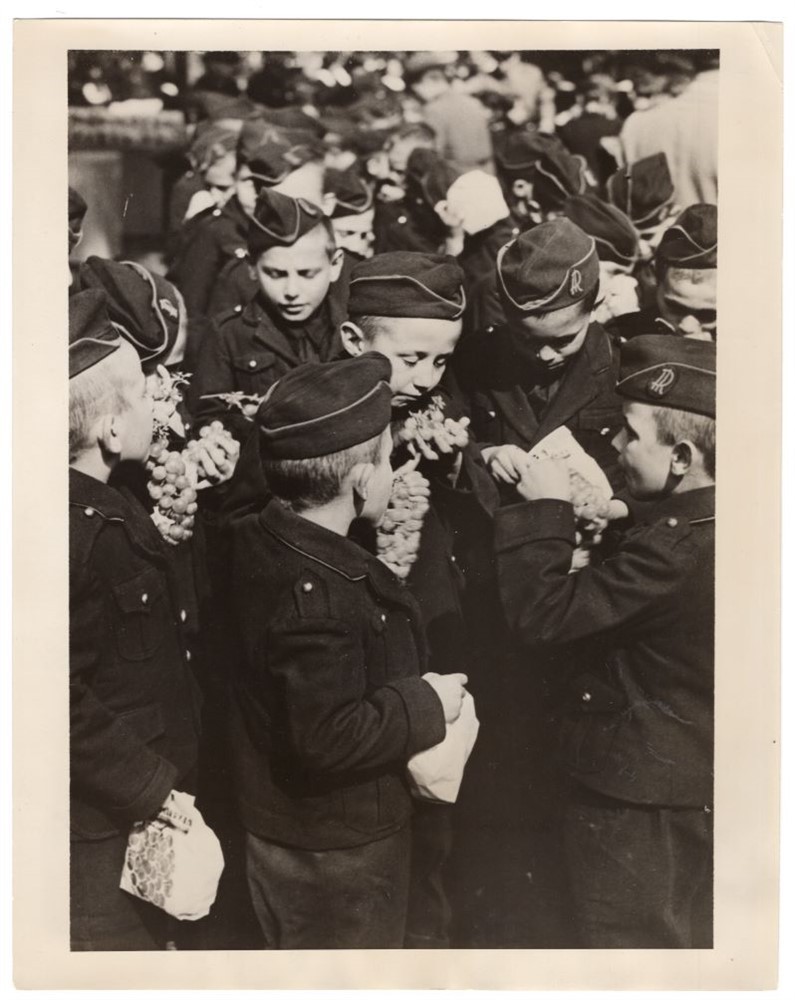 1939 Italy Uniformed Fascist Children at Milan Grape Festival Orig. News Photo