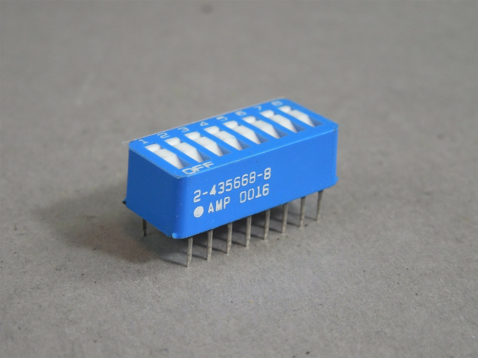 LOT of 50 AMP / Tyco / TE 8 Position Dip Switch 2-435668-8 Nos New Old Stock