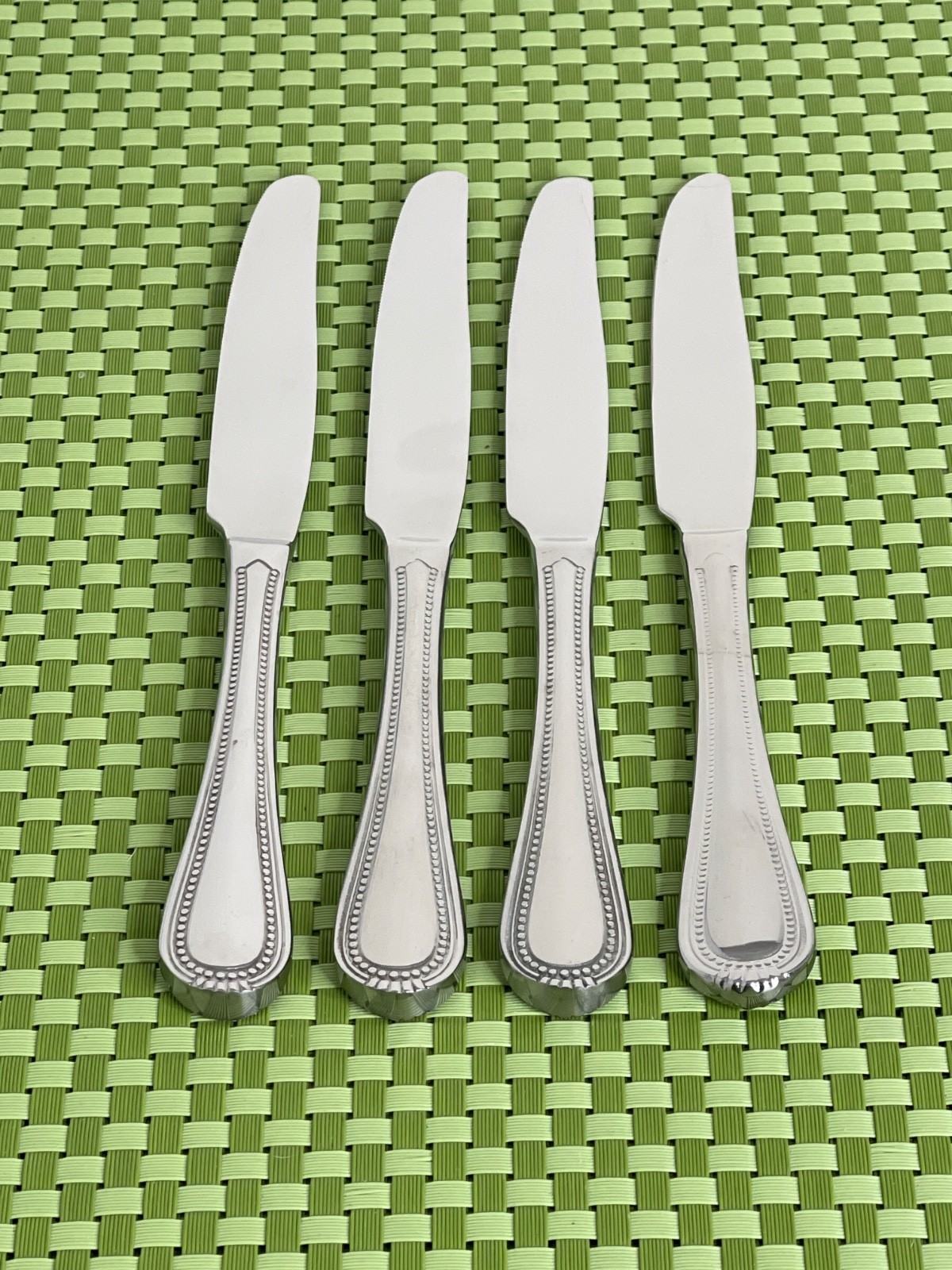 Oneida COUNTESS Stainless 4 Dinner Knives Beaded Glossy Flatware - 9 1/2"
