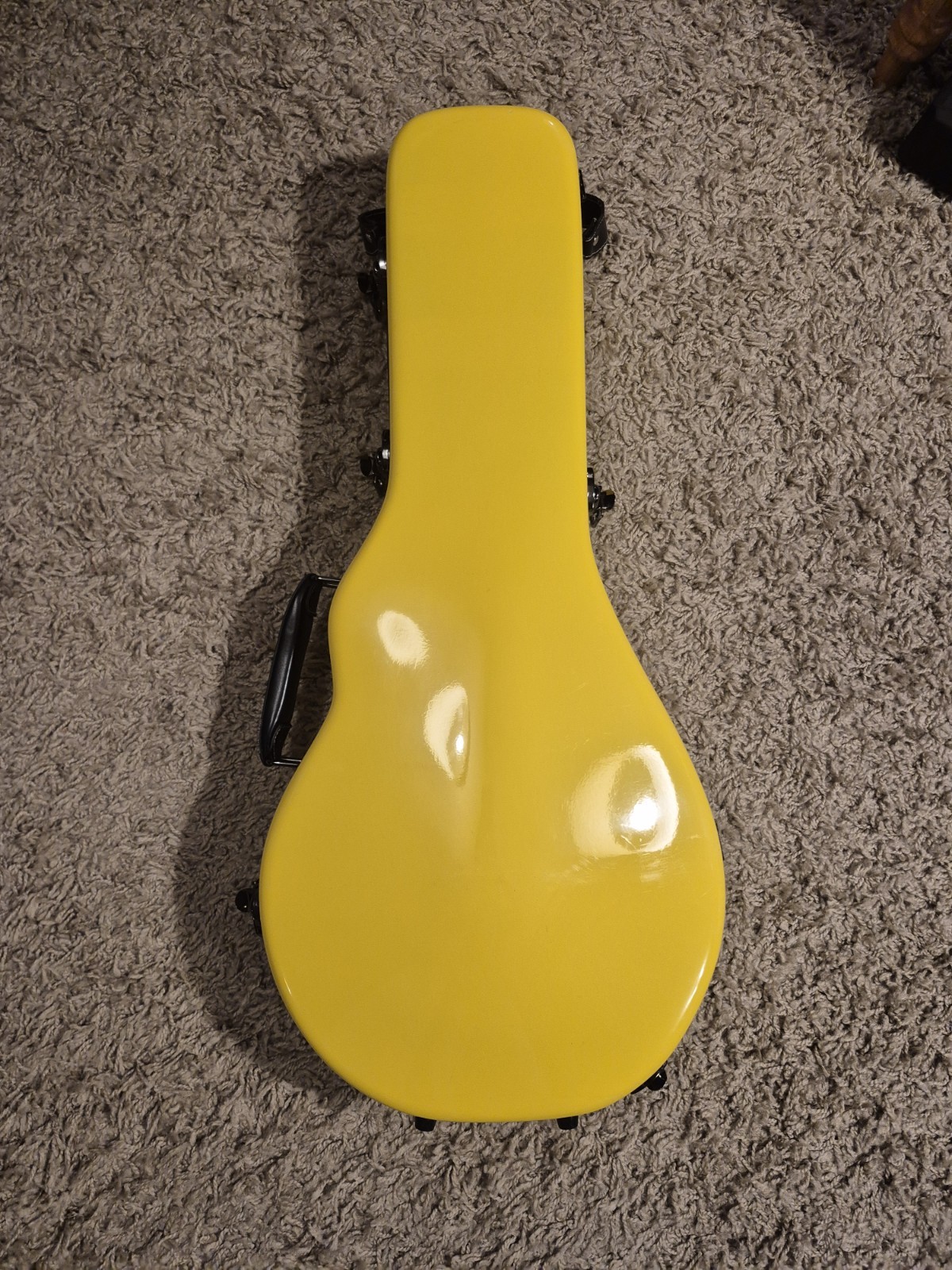 Crossrock fiberglass mandolin case. F/A style. Yellow. Great condition!