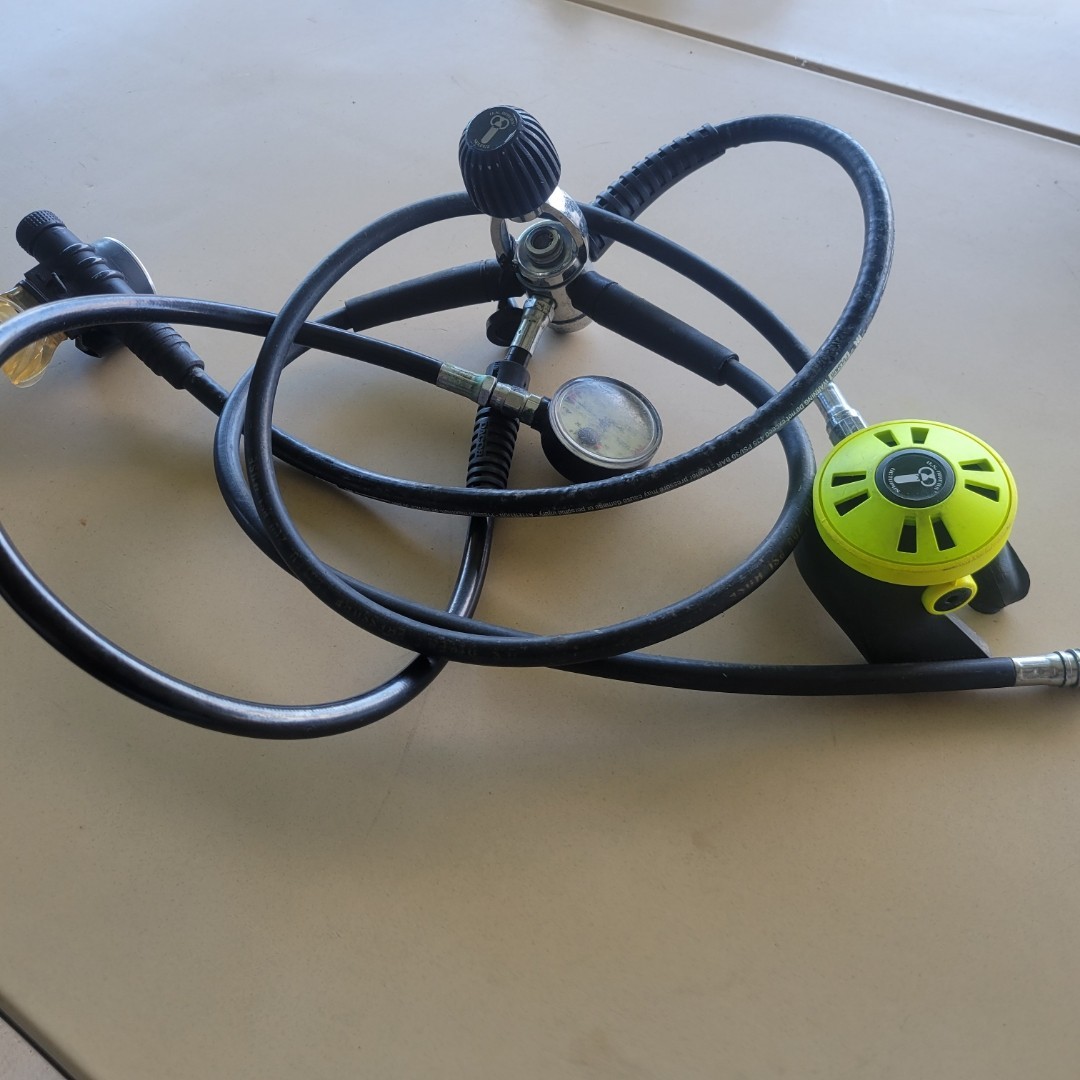 U.S. Divers Select regulator and octopus, Dacor gauge set, untested