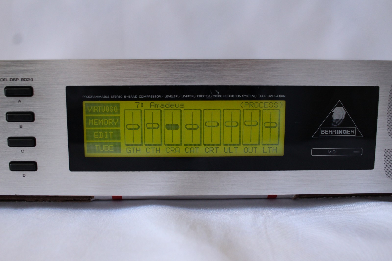 Behringer DSP9024 Ultra-Dyne Pro Digital Processor 24bit Dual DSP Mainframe