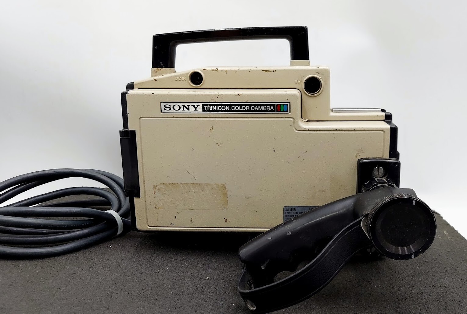 Vintage Sony DXC-1610 Video Camera