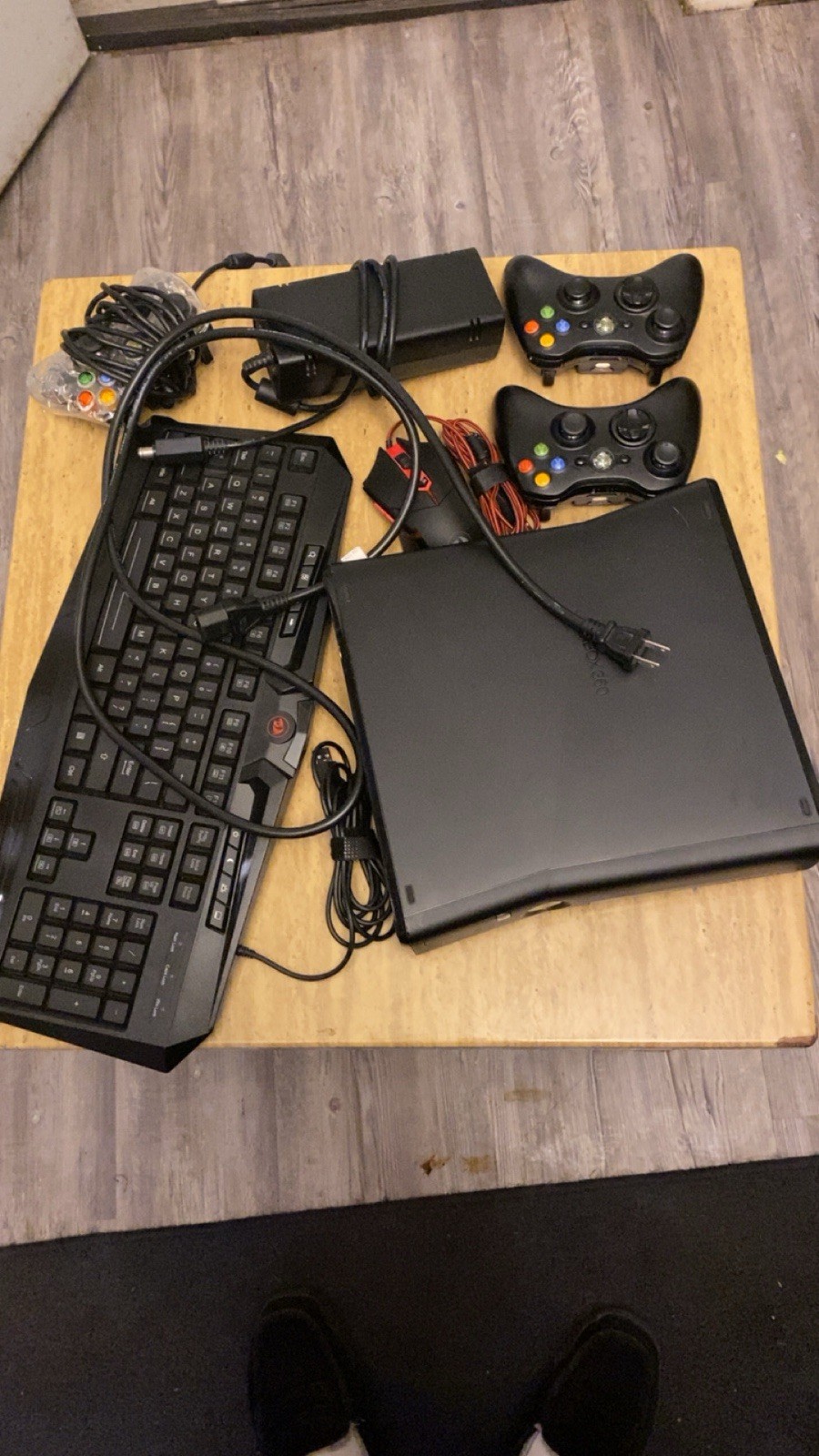 Xbox 360 3 Controllers 1 Mouse 1 Keyboard Mint Condition