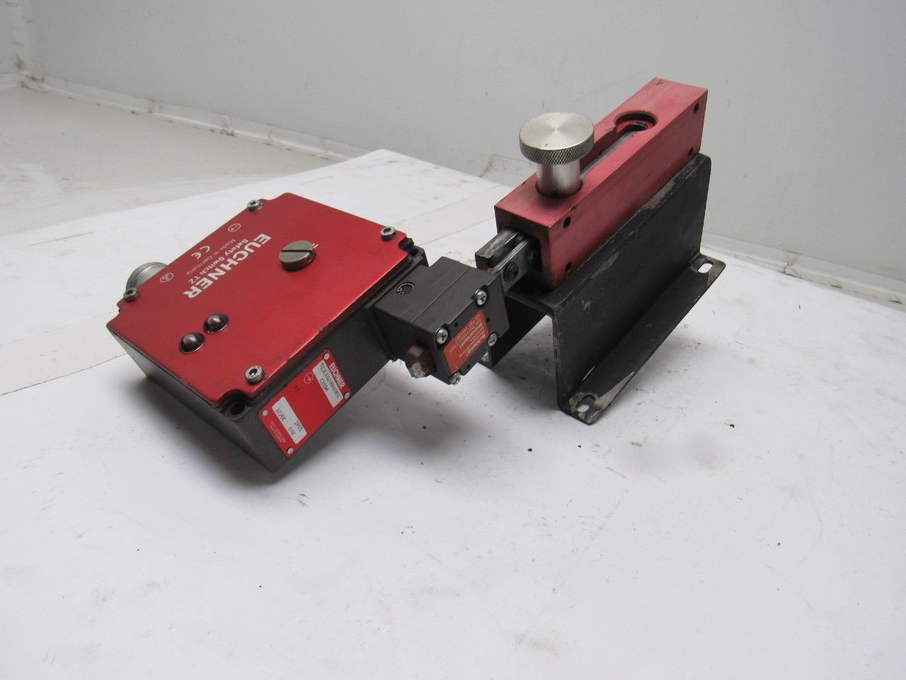 Euchner TZ1LE024BHAVFG Mechanical Release Safety Switch W/Actuator