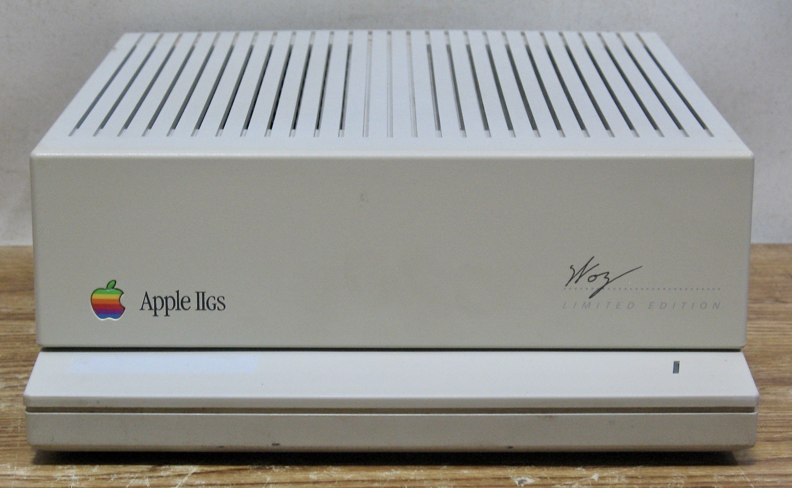Apple IIGS Woz Edition Computer (A2S6000)