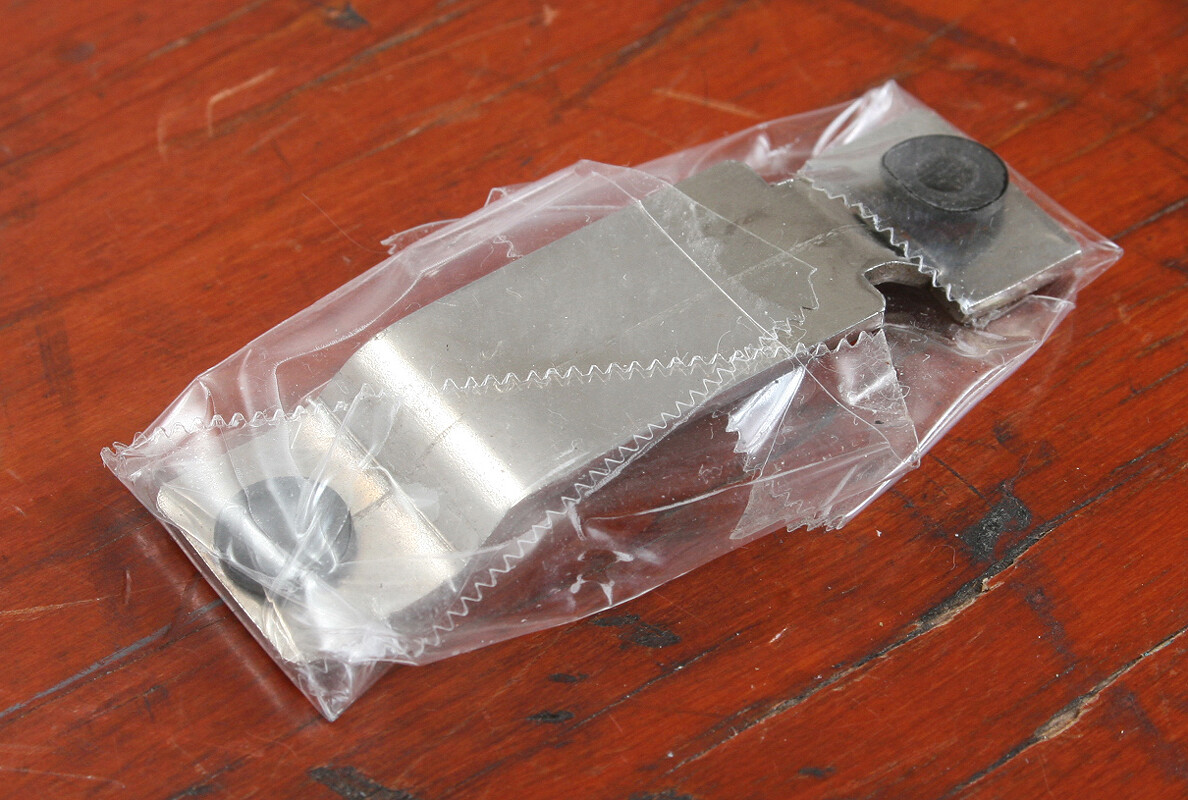 FLASH BRACKET FOR GRAPHIC TYPE CAMERAS, WITH HARDWARE/177990
