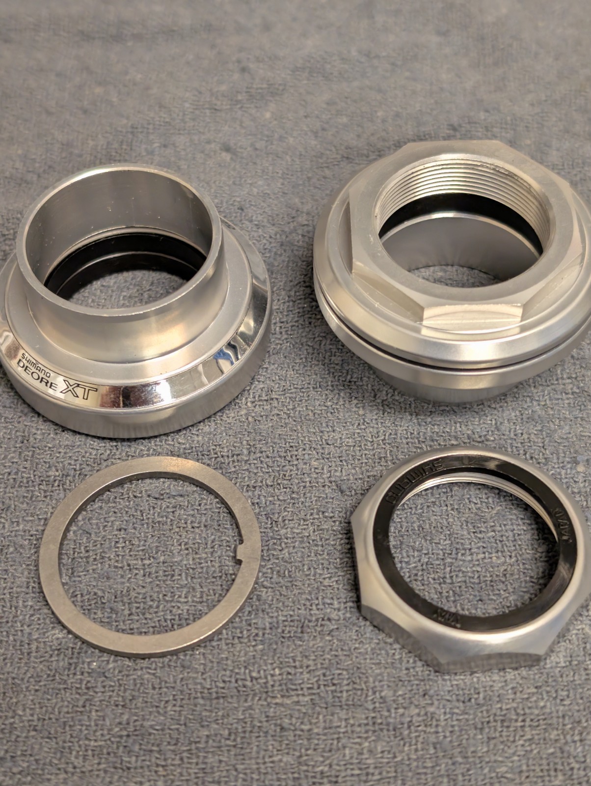 Shimano DEORE XT HP-M741 1-1/8" Threaded Cartridge Bearing Headset