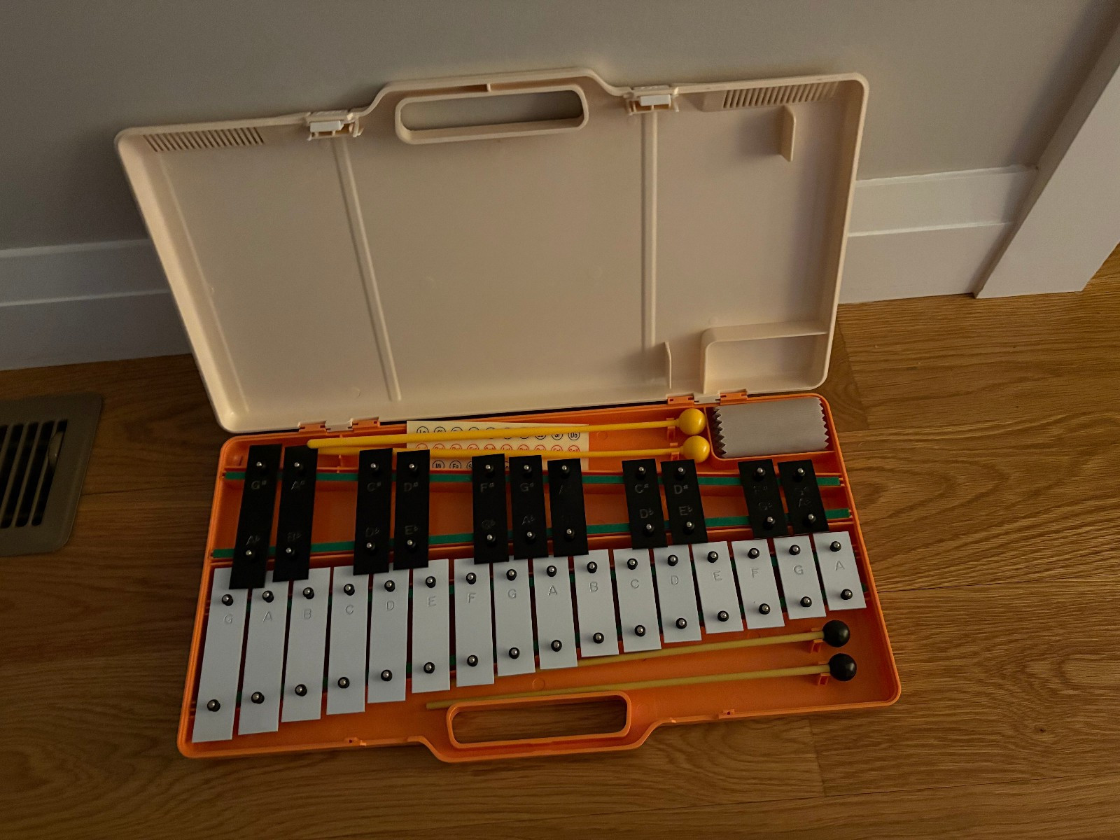 Angel Note Glockenspiel 27-Note Student Glockenspiel w/ Case & 4 Mallets - Used