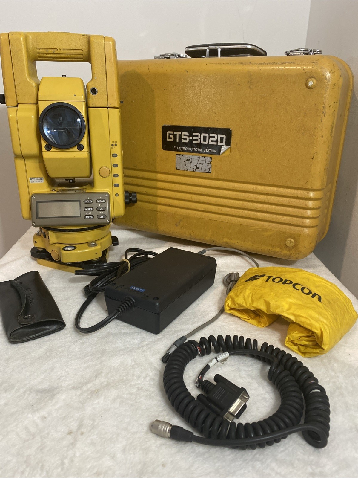 Topcon GTS 300 ( GTS 302D ) 2” Total Station Dual Displays Surveying Equipment