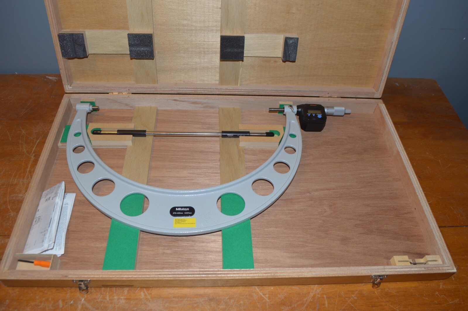 Mitutoyo Digital Micrometer 293-585 375-400mm