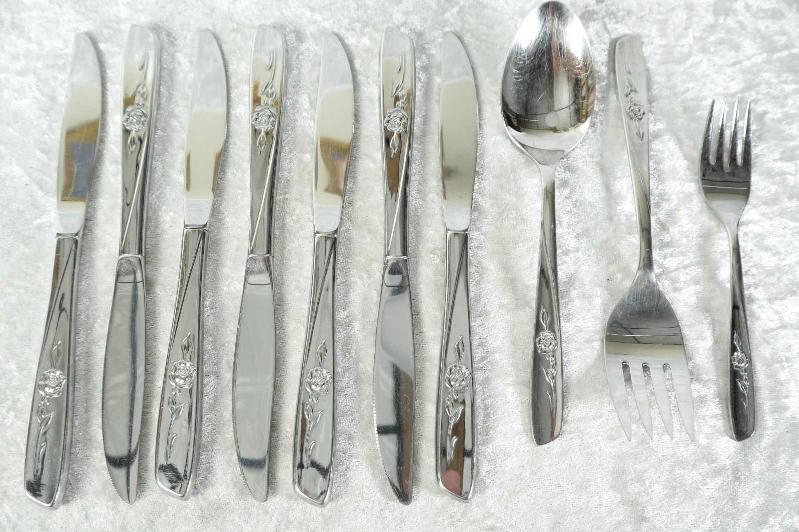 Sweet Briar Pattern Stainless Flatware Oneida 'Wm A Rogers' 10 Pieces Rose Stem