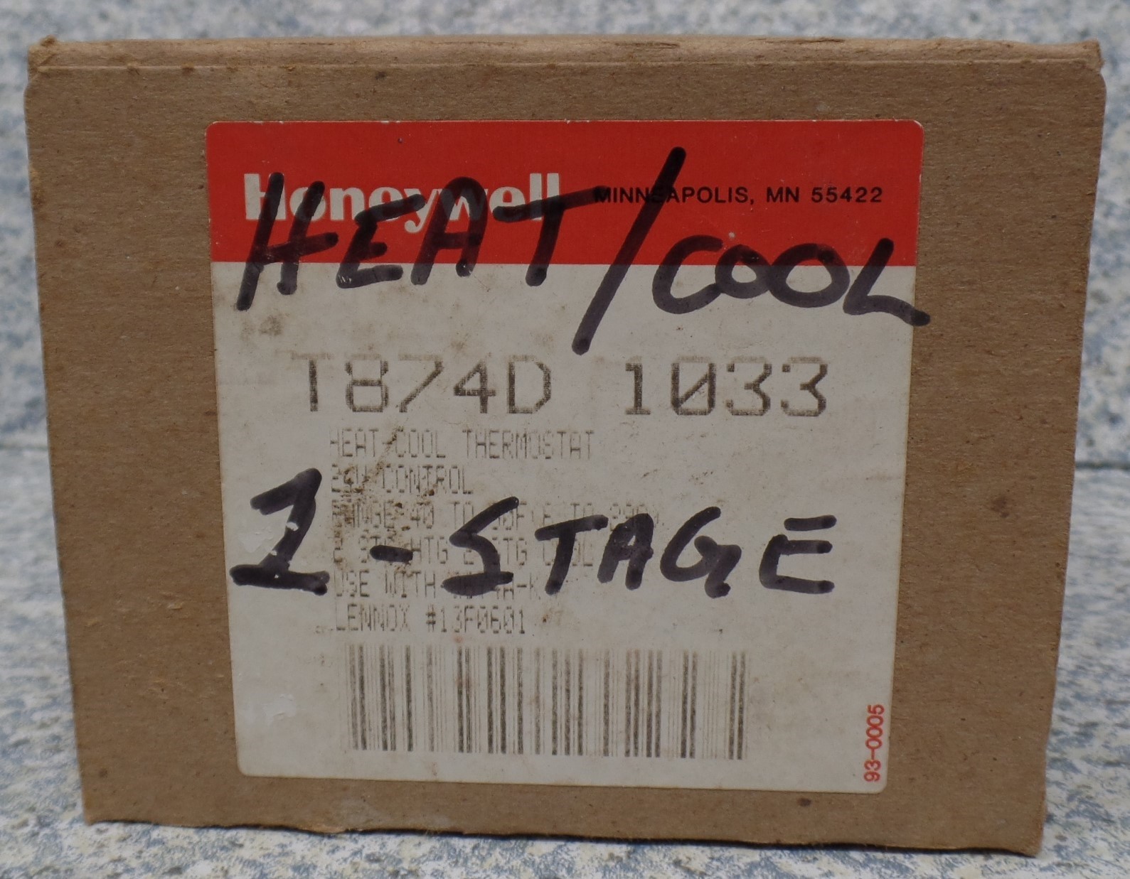 HONEYWELL T874D 1033 Heat Cool Thermostat 24V Lennox 13F0601 40-90F Q674A-K NEW