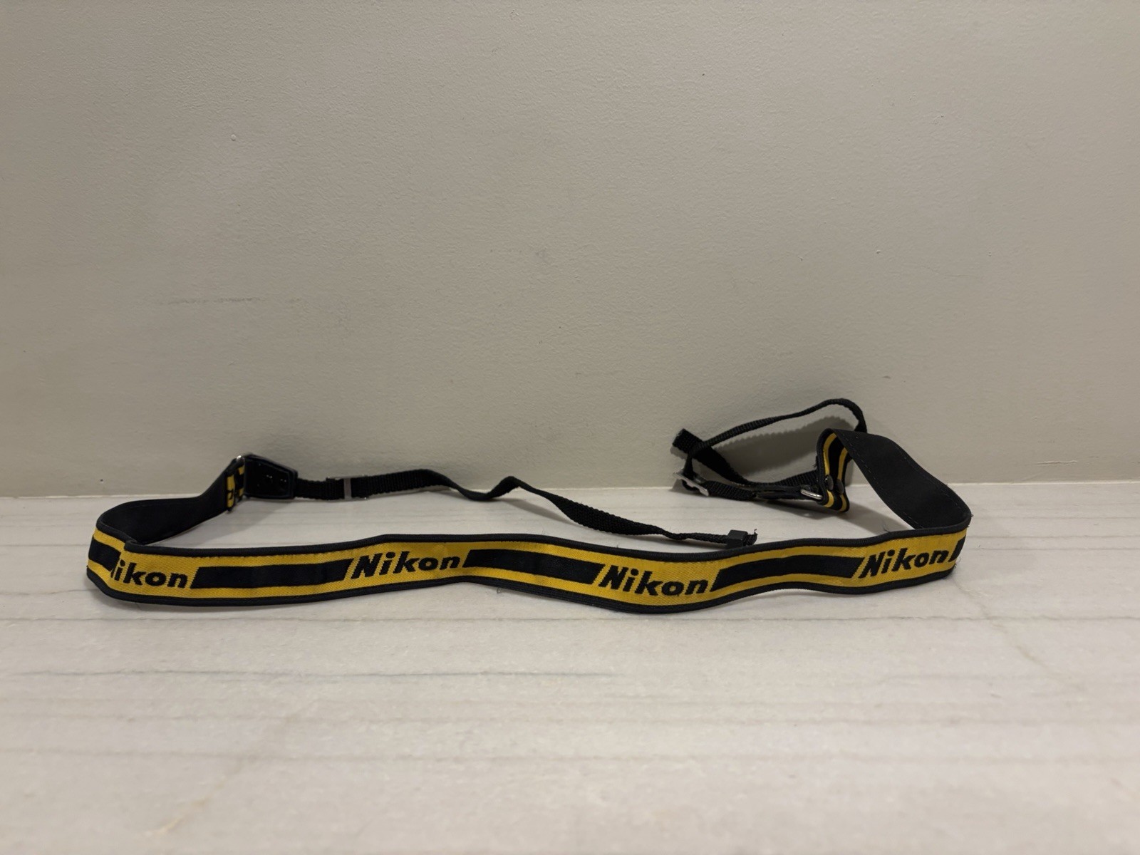 Genuine NIKON CAMERA NECK STRAP ( Vintage version ) Great Condition