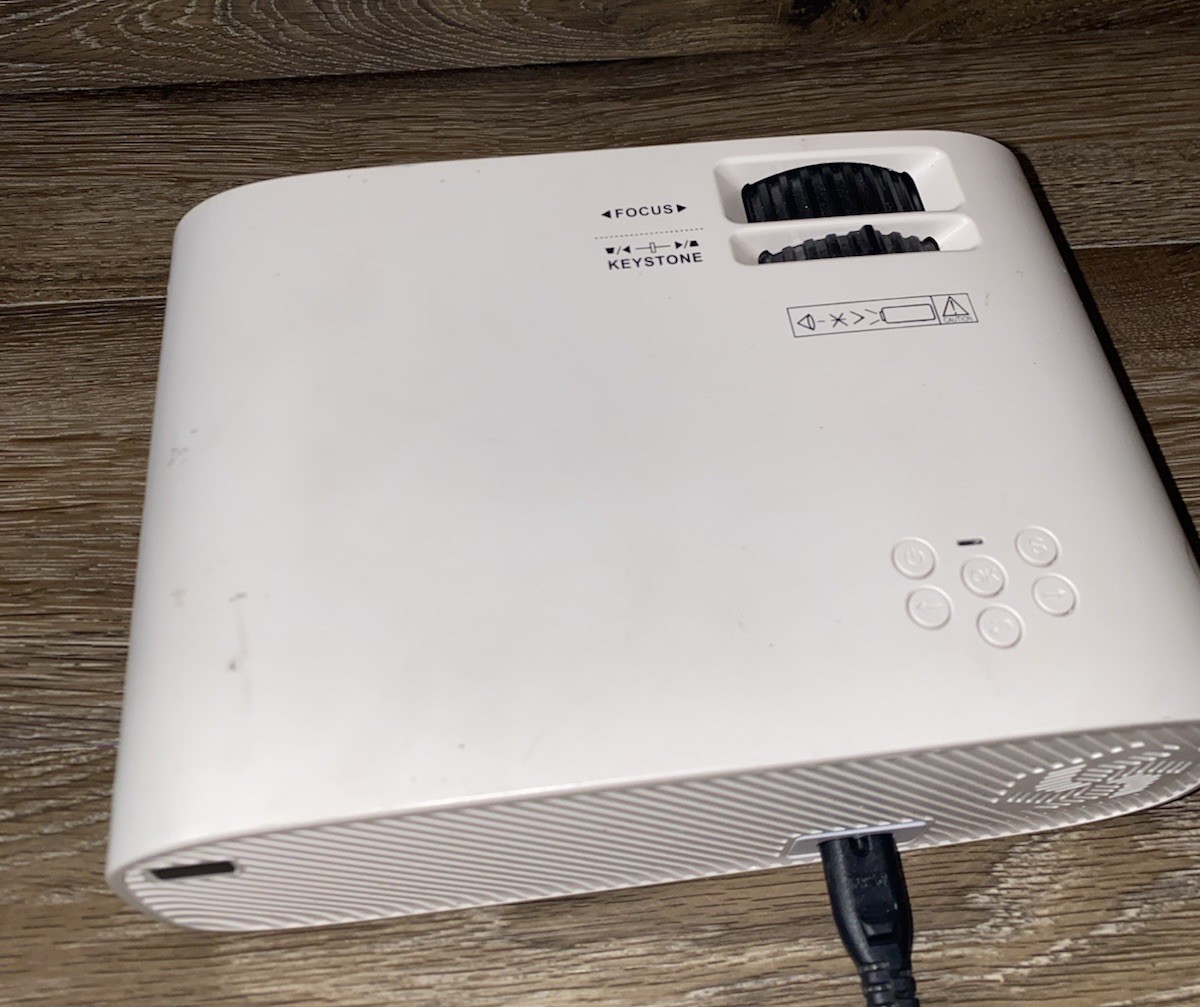 Portable USB HDMI Mini LED Projector with Power Cord Rohs Model - Sync Display