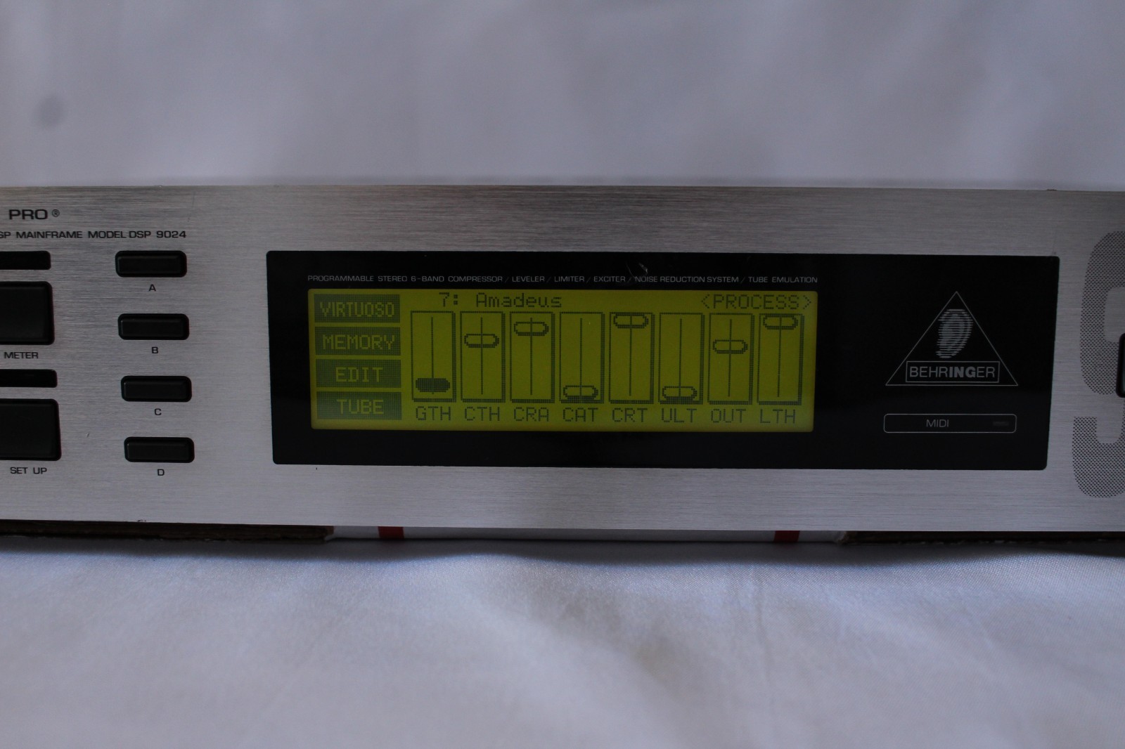 Behringer DSP9024 Ultra-Dyne Pro Digital Processor 24bit Dual DSP Mainframe