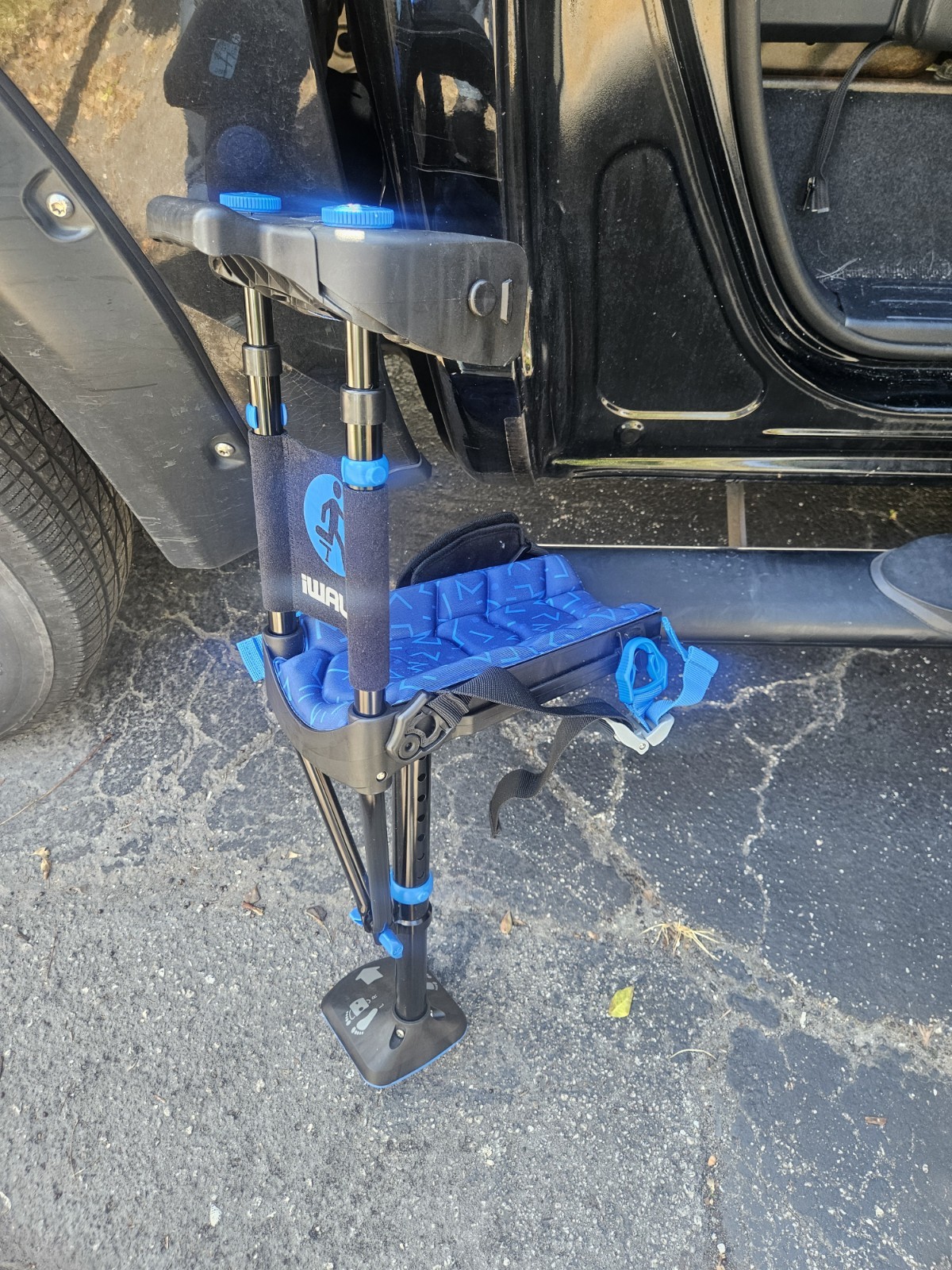 iWALK Free 3.0 Hands Free Crutch Pain Free Knee Crutch Alternative To Crutches