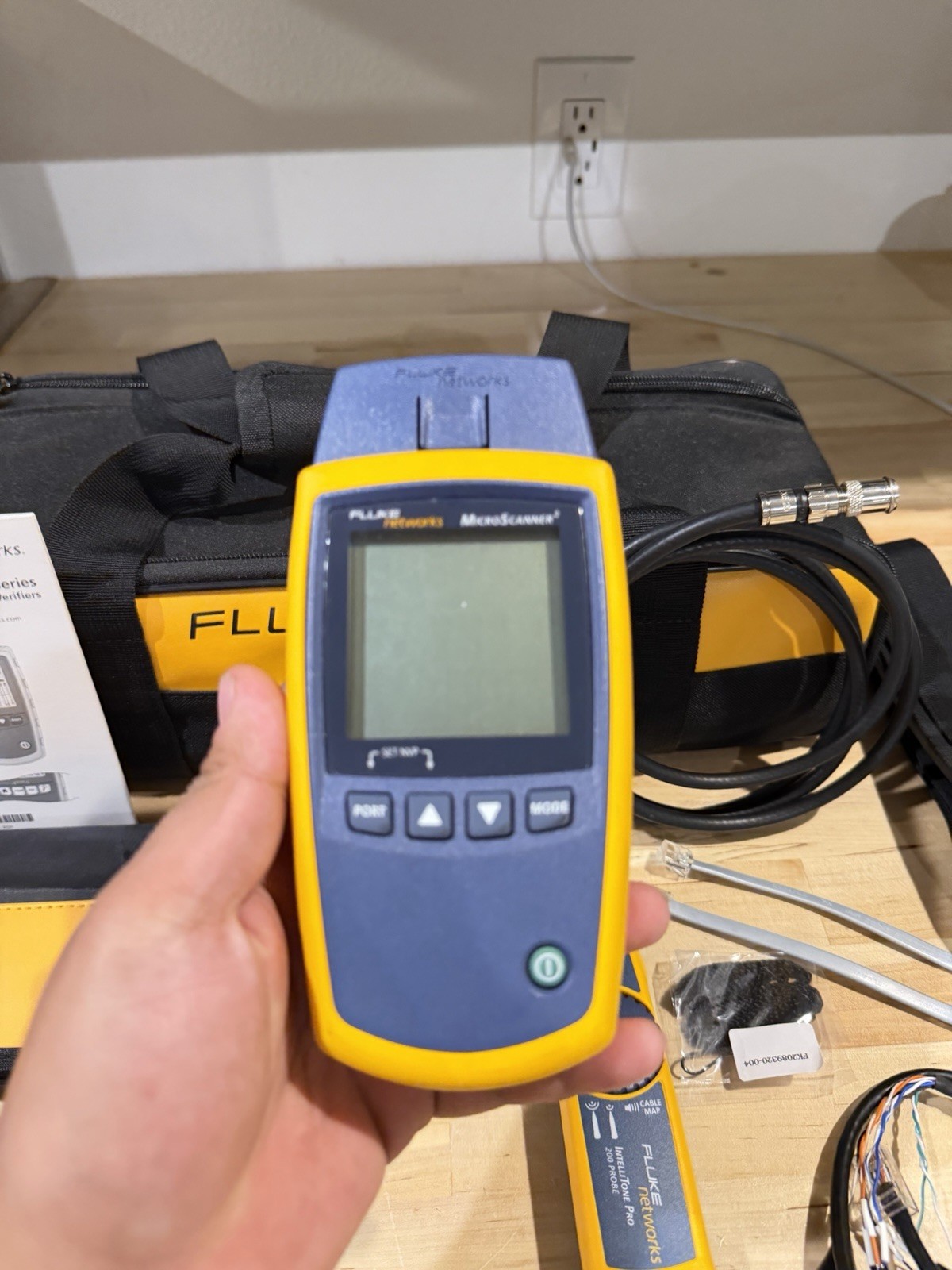 FLUKE NETWORKS MS2-KIT MICROSCANNER 2 & INTELLITONE PRO200 CABLE TEST KIT
