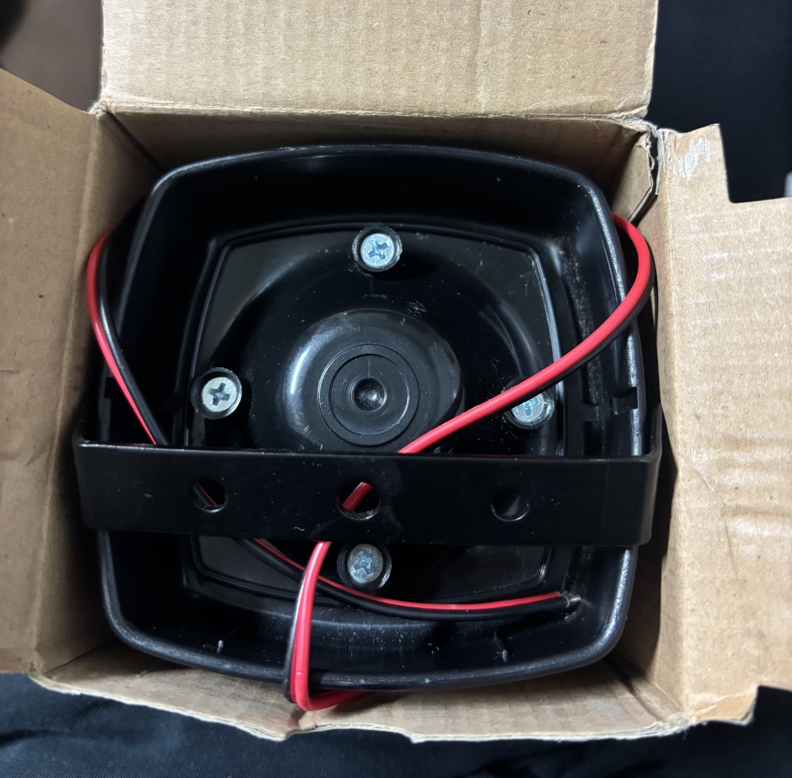 **MISSING SCREWS** ELK-44 30 WATT SPEAKER