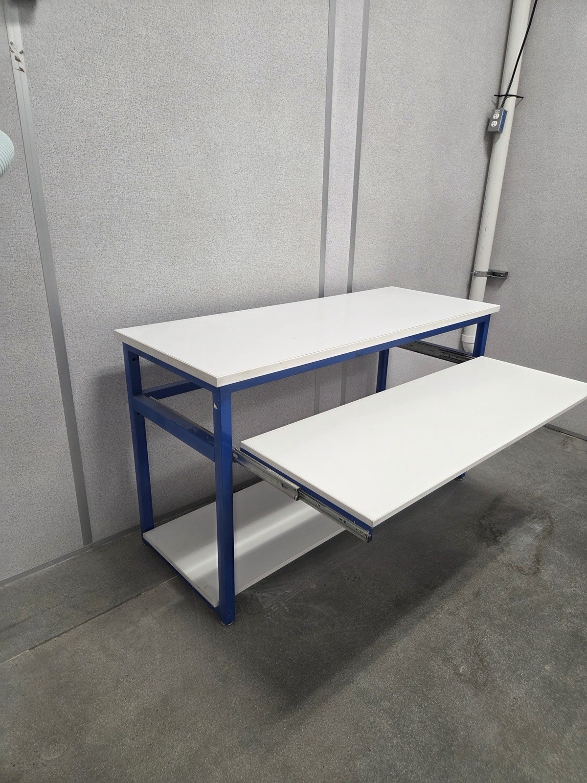 Assembly Workstation Metal Workbench Blue/White w/ Pull-Out Work Surface, Shelf