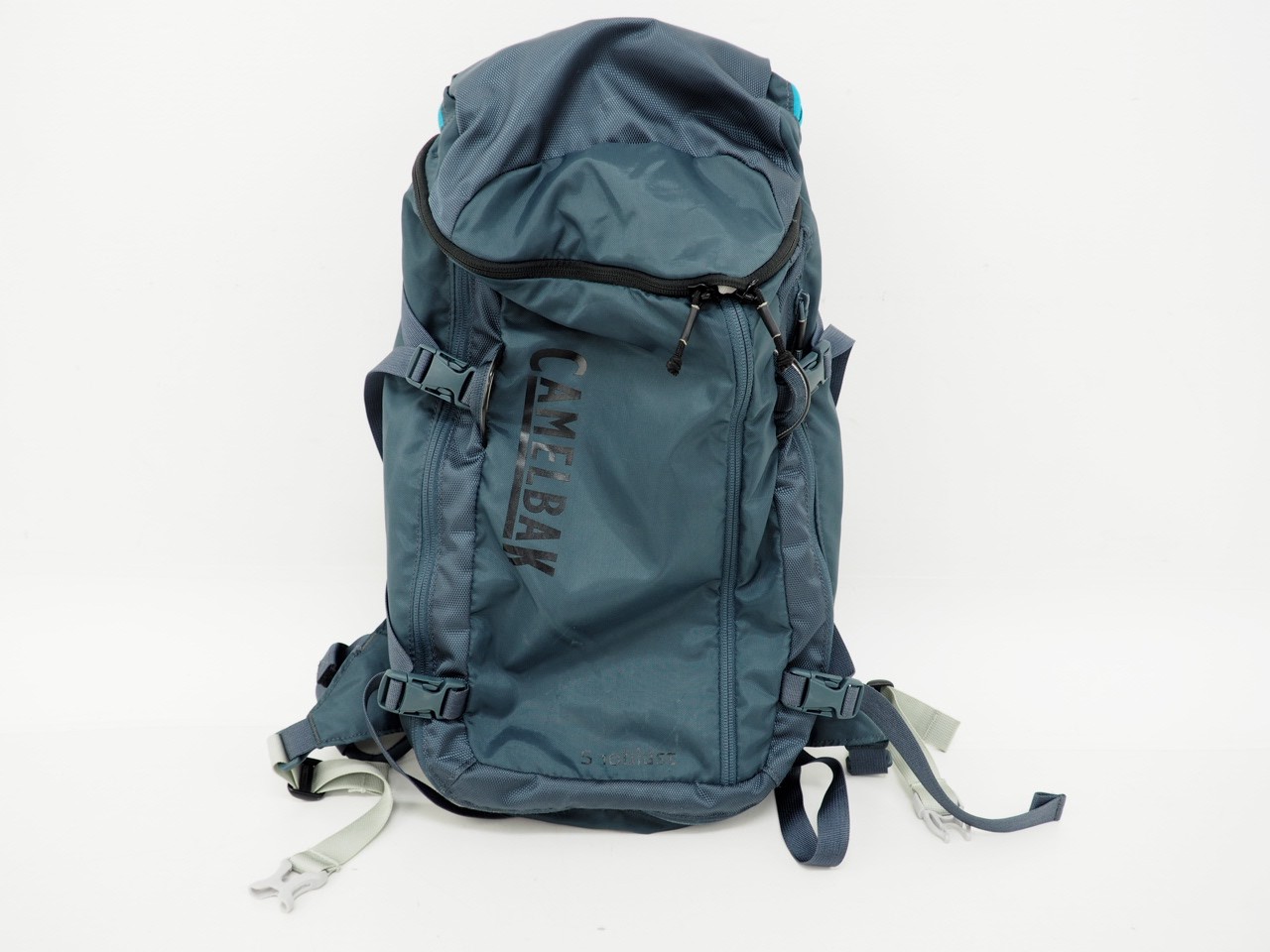 Camelbak SnoBlast 22 Blue Backpack 70oz/2LWater Storage (Resevoir Not Included)
