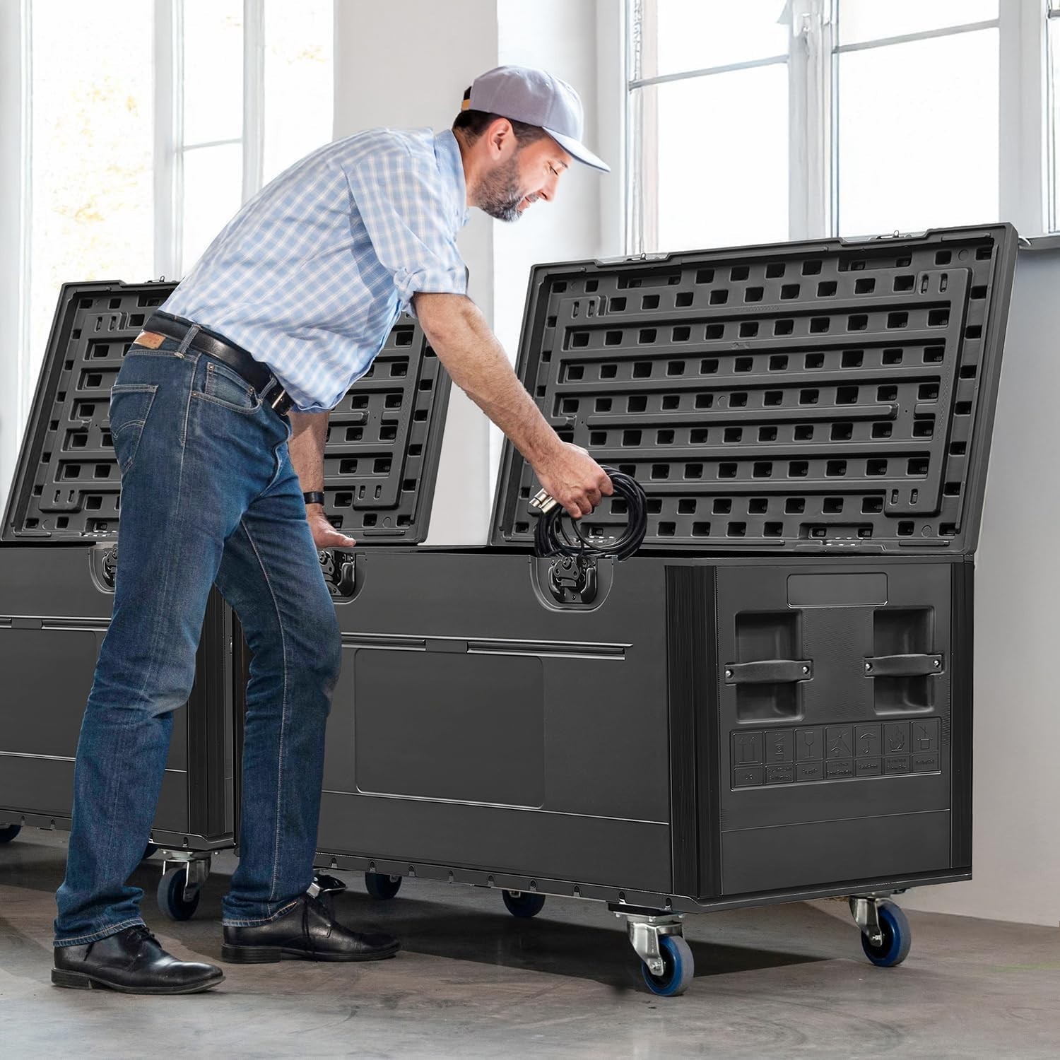 Sound Town Heavy-Duty ATA Utility Storage Cable Trunk Road Case with 4" Casters