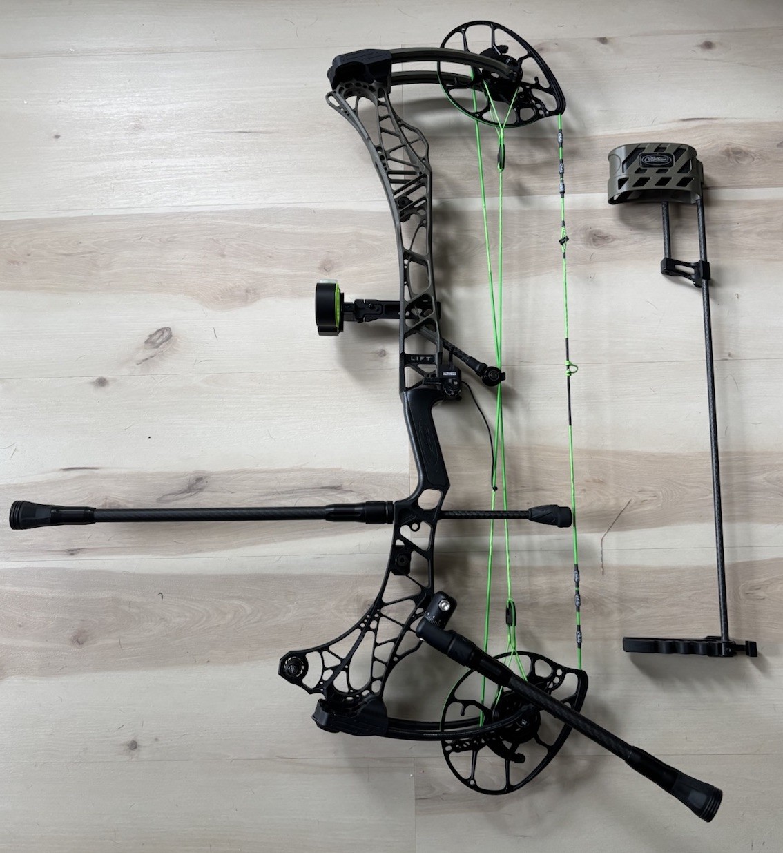 Mathews Lift 29.5 - Right Hand - 55 Lbs- 27.5" - Ambush Fade To Black