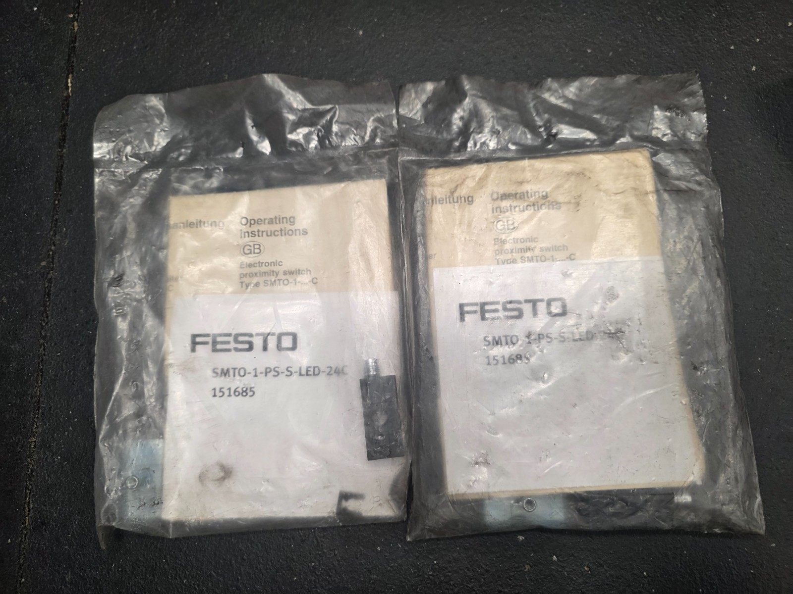 Lot of 2 Festo SMTO-1-PS-S-LED-24C Proximity Sensors 151685
