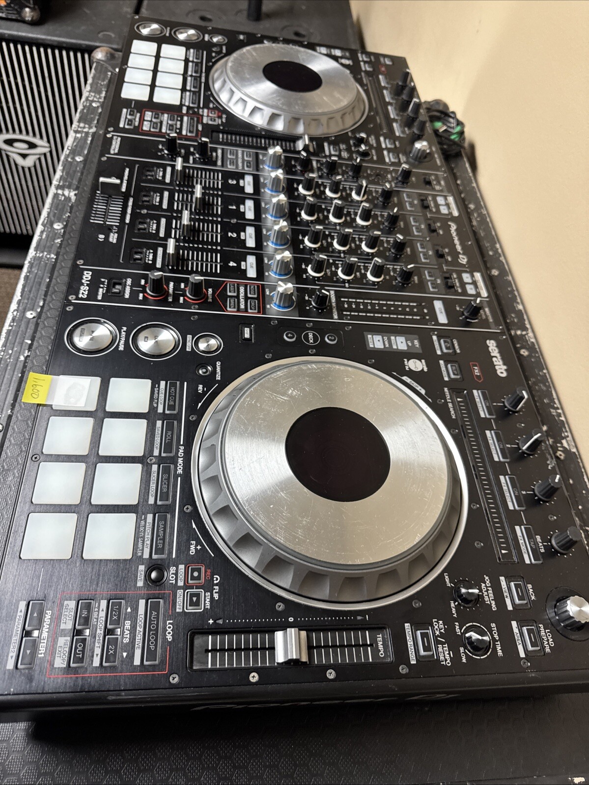 Serato dj controller DDJ- SZ2