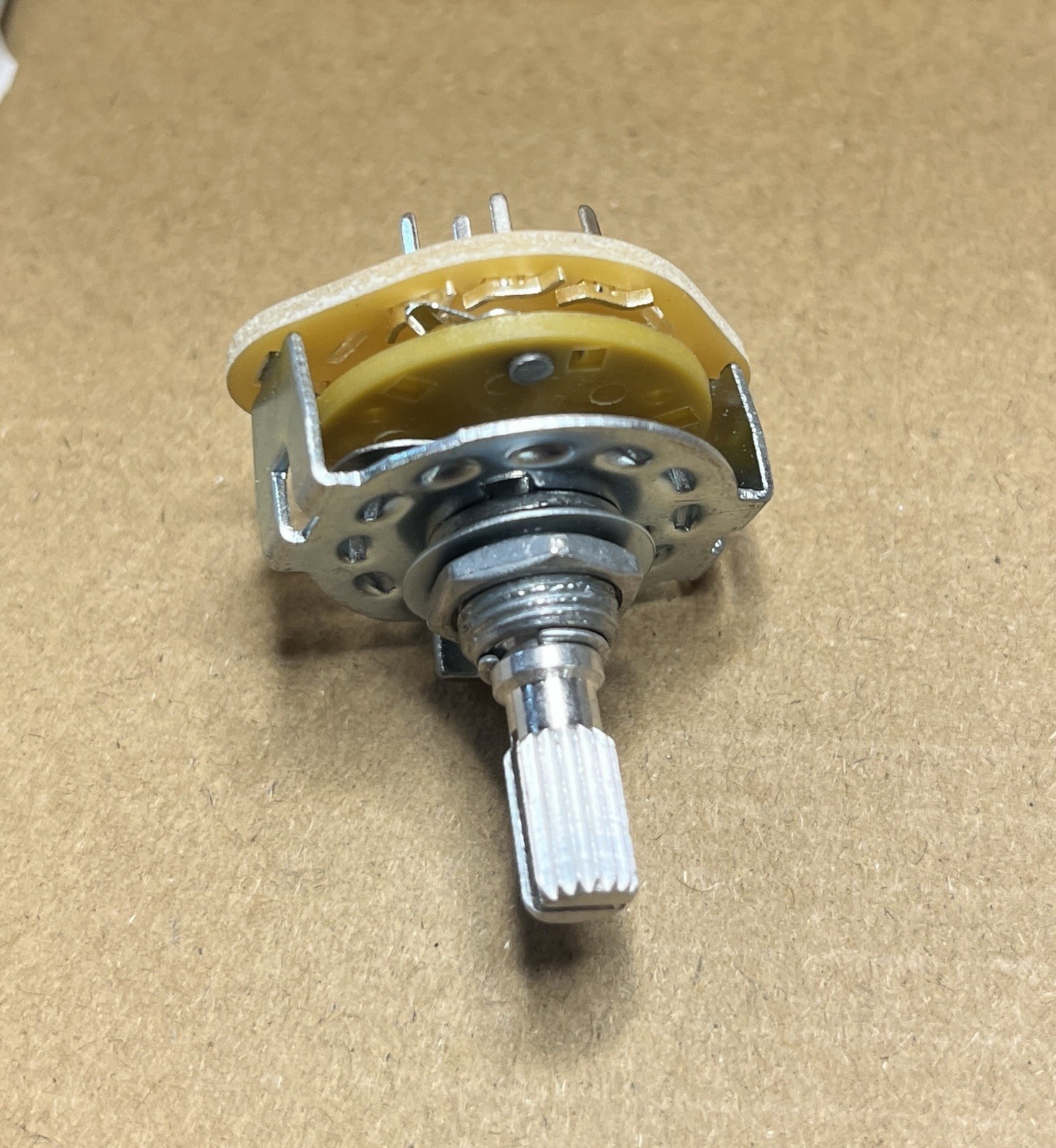 Rotary Switch 3P4T - Spline Knob Type
