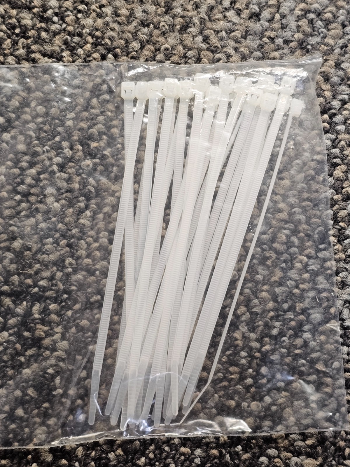 R&M 815656 19" 1U Angled Patch Panel 24-Port, Keystone, Black, Empty