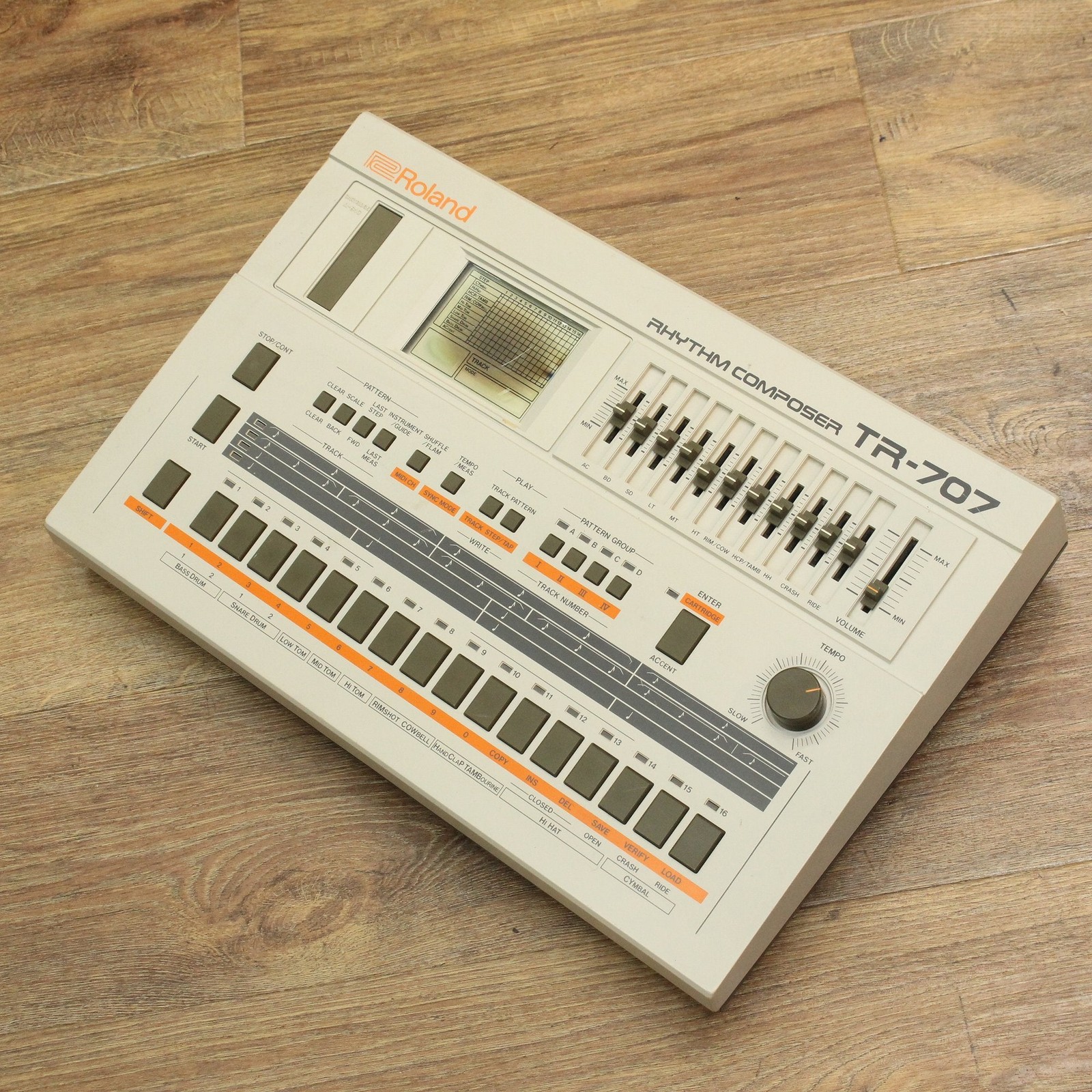 ROLAND TR-707 [504800]