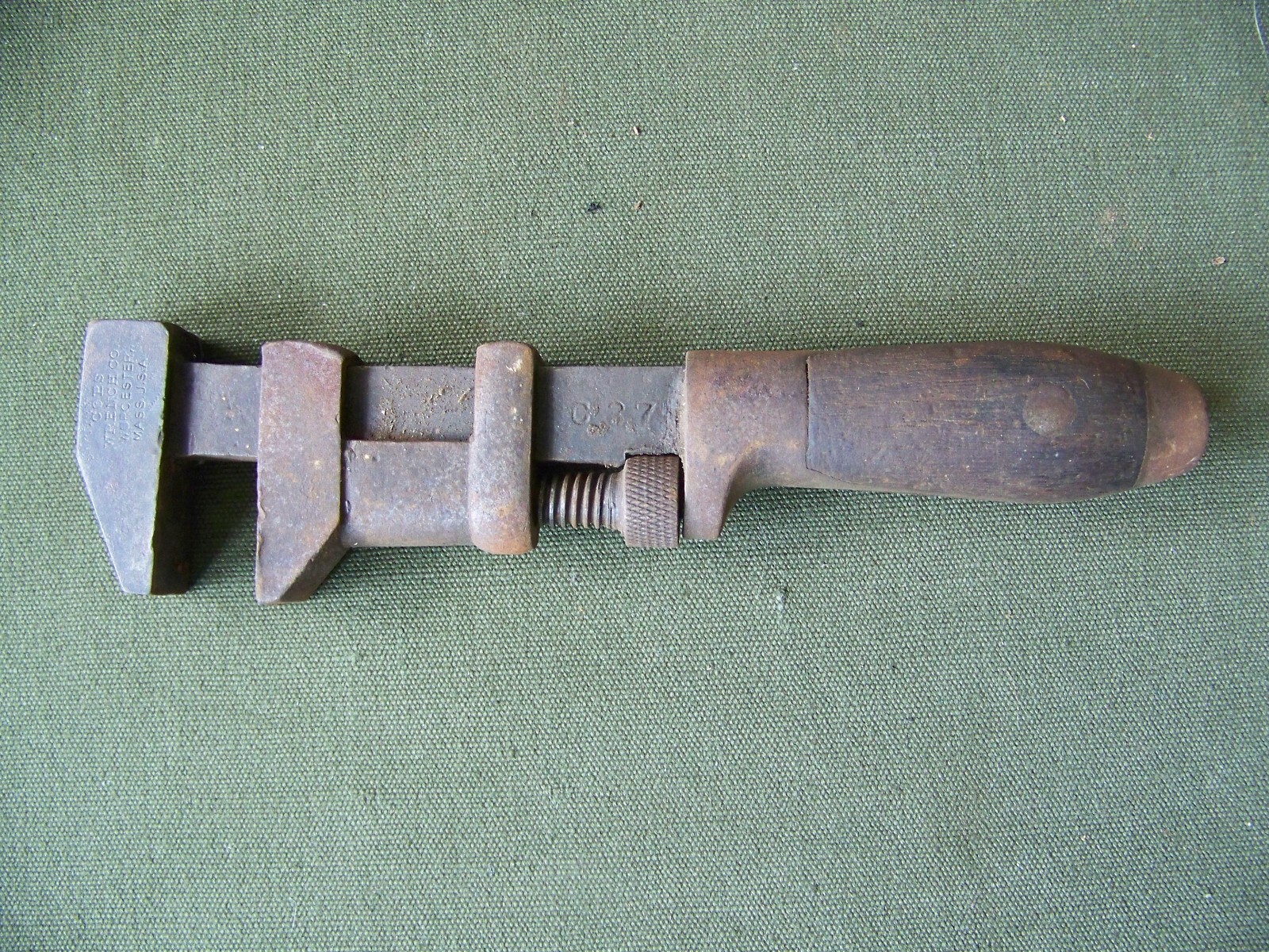 Vintage  L. Coes Wrench Co 8.5” Monkey Pipe Wrench Wood KnifeHandle USA #W1