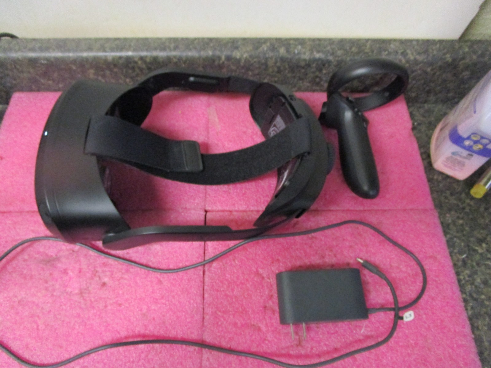 HTC VIVE Focus 3 Headset w/Battery, One Controller and Charger