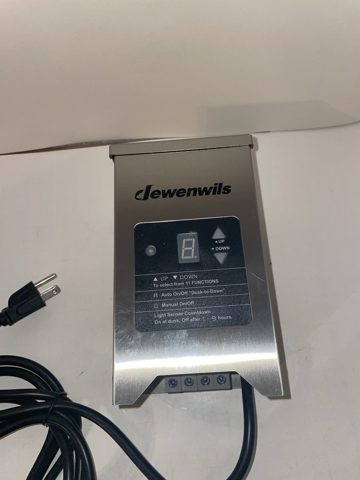 DEWENWILS HSLT04A 200W 120V TO 12V/15V  LOW VOLTAGE LANDSCAPE TRANSFORMER - NIB