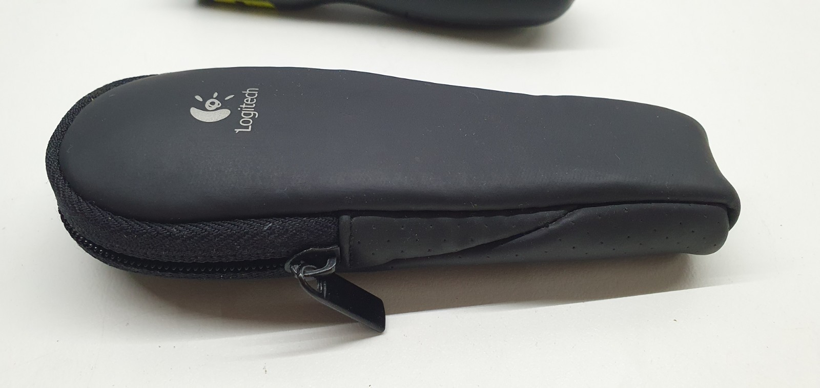 Logitech R-R0003 Presentation Pointer Remote Only Used Works & Cover READ