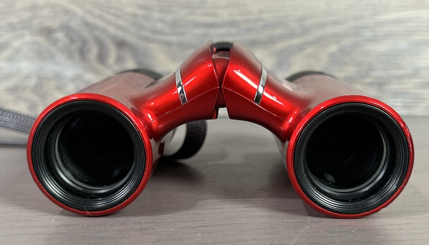 Red Nikon Aculon 8x21 T01 Binoculars