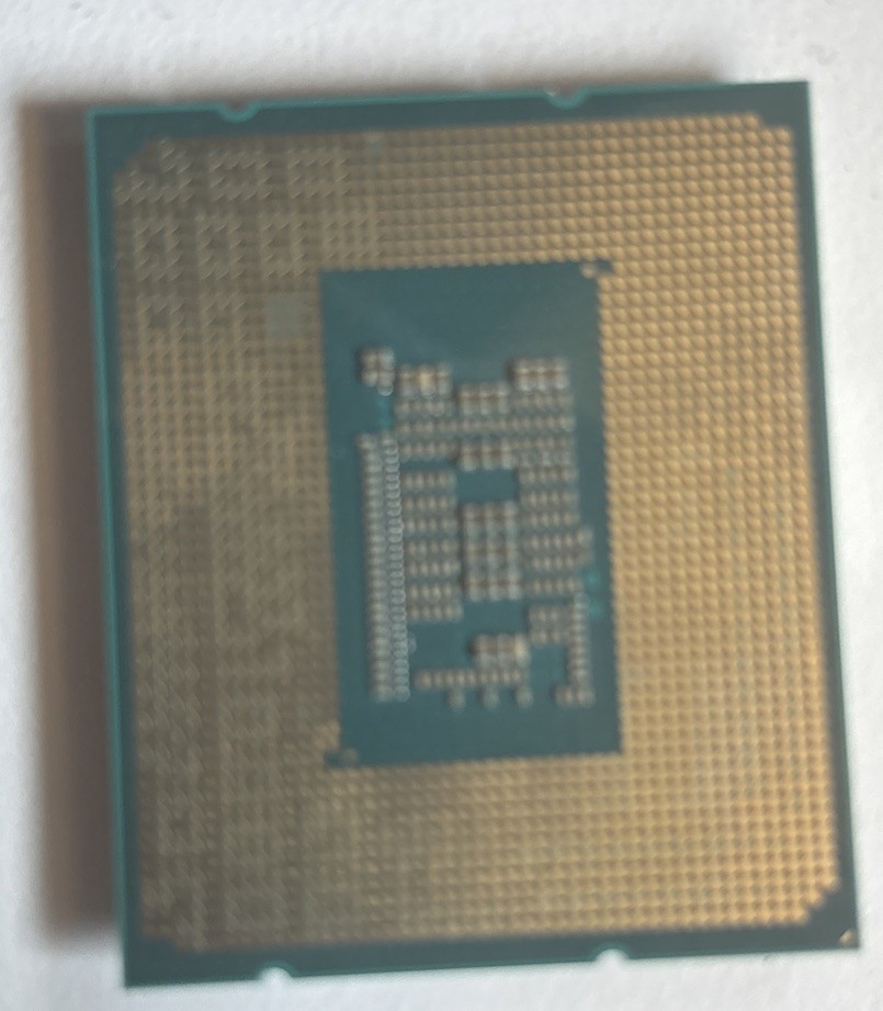 Intel I3-12100F and I also do not have the box