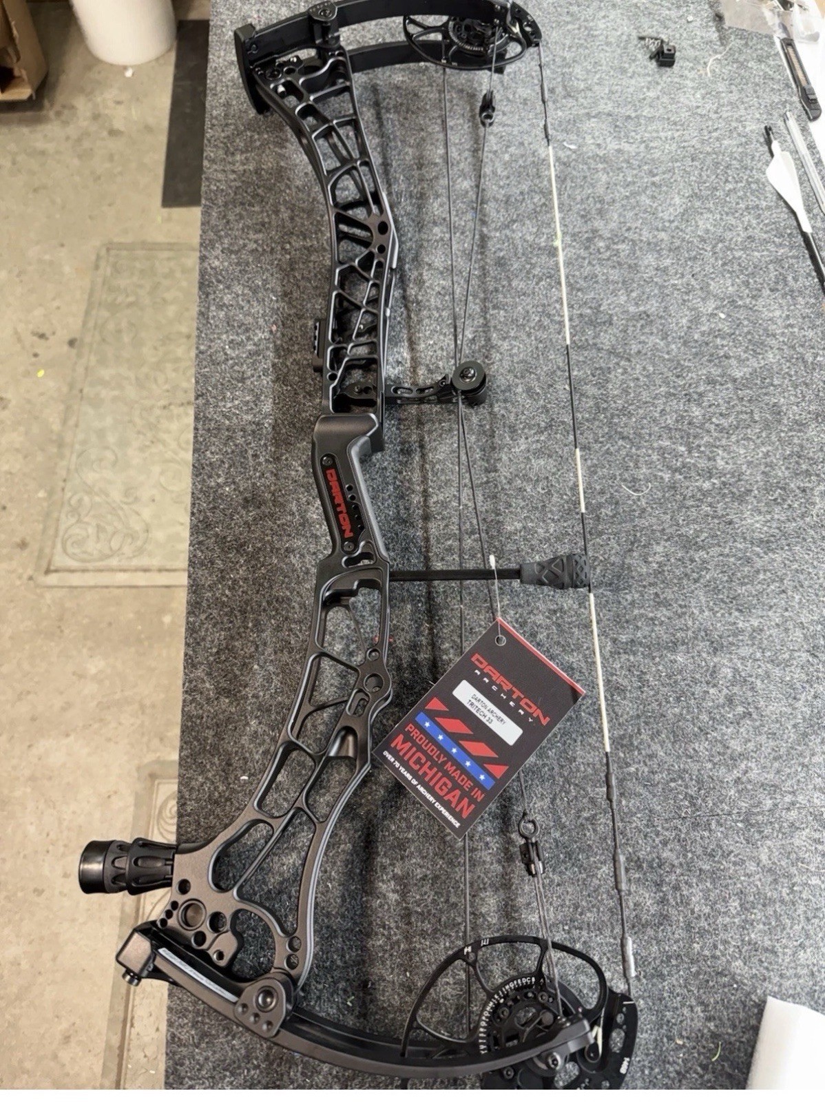 Darton Tritech 33 Right Hand 70 lbs Black Riser w/Black Limbs
