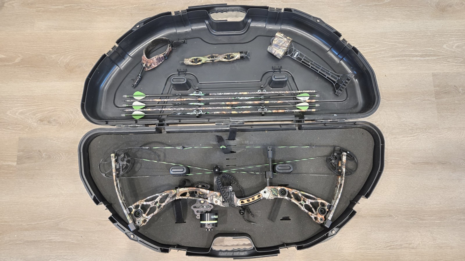 Martin Archery 2013 Alien Compound Bow Package QAD HHA Case Arrows Release