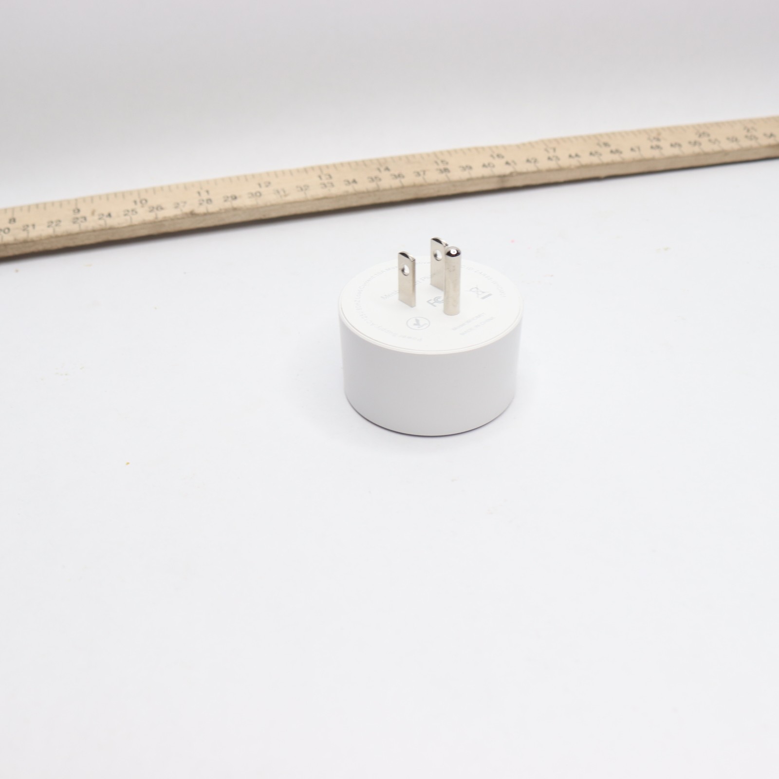 Plug In Wi-Fi Outlet Socket White 2.4G 10amps WHDM01