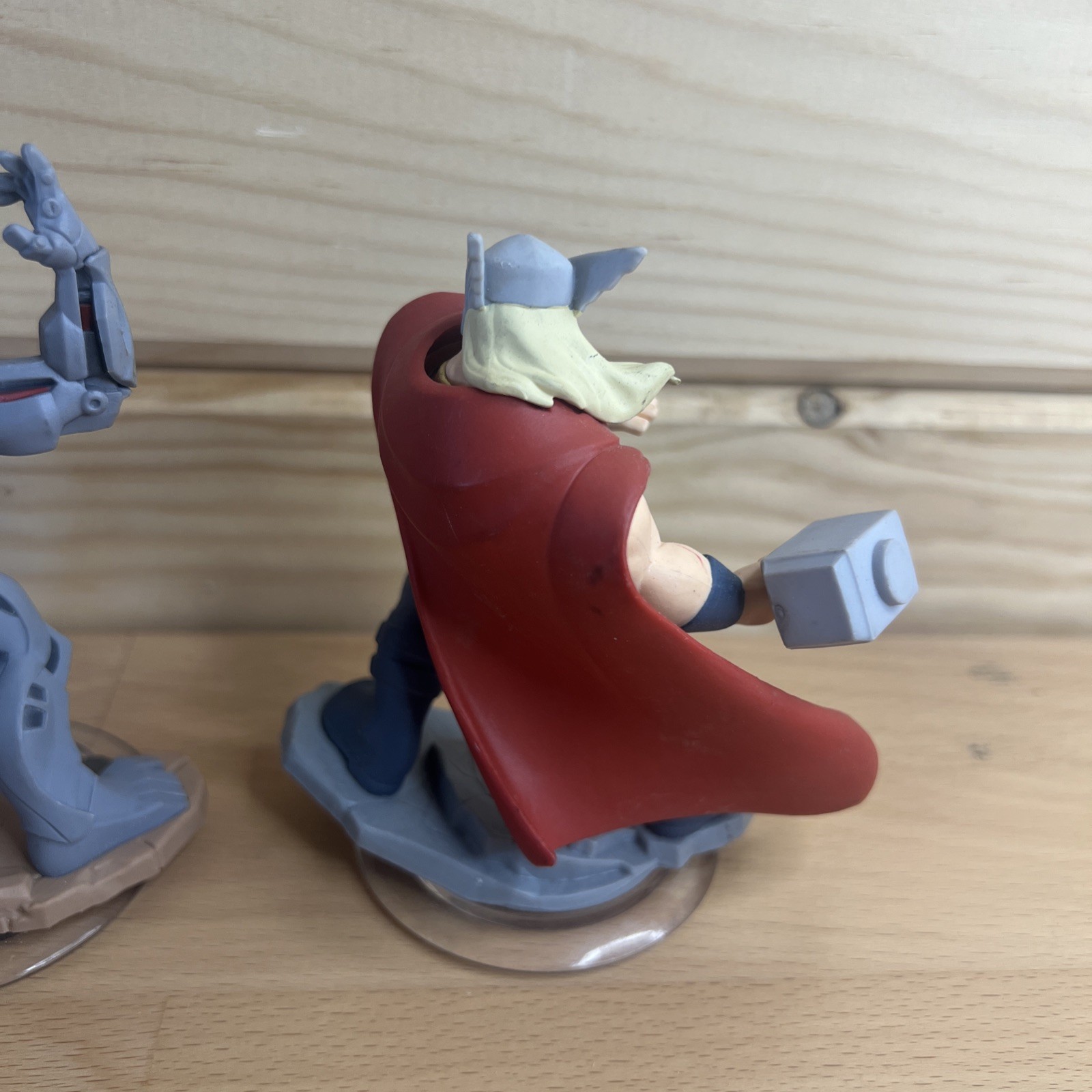 Disney Infinity Ultron Marvel 3.0 # INF-1000226 Thor Marvel 2.0 # INF-1000103