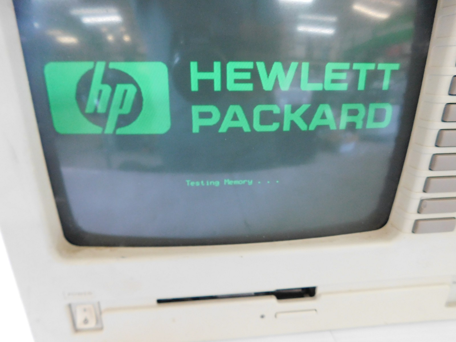 HEWLETT PACKARD 35660A DYNAMIC SIGNAL ANALYZER (BSJ47)