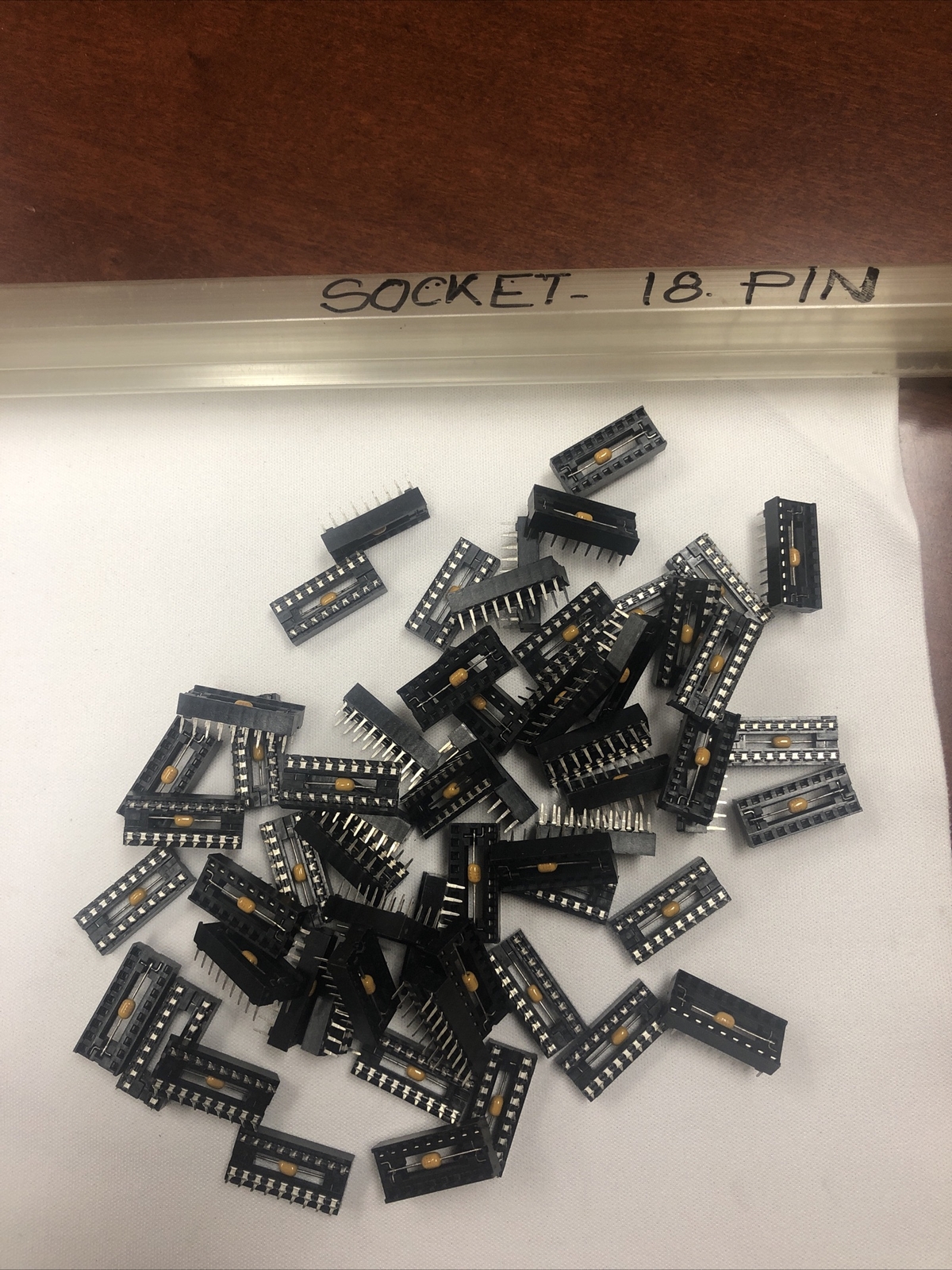 Socket 18 Pin , ID-D-7-5-5-8, Tegal?