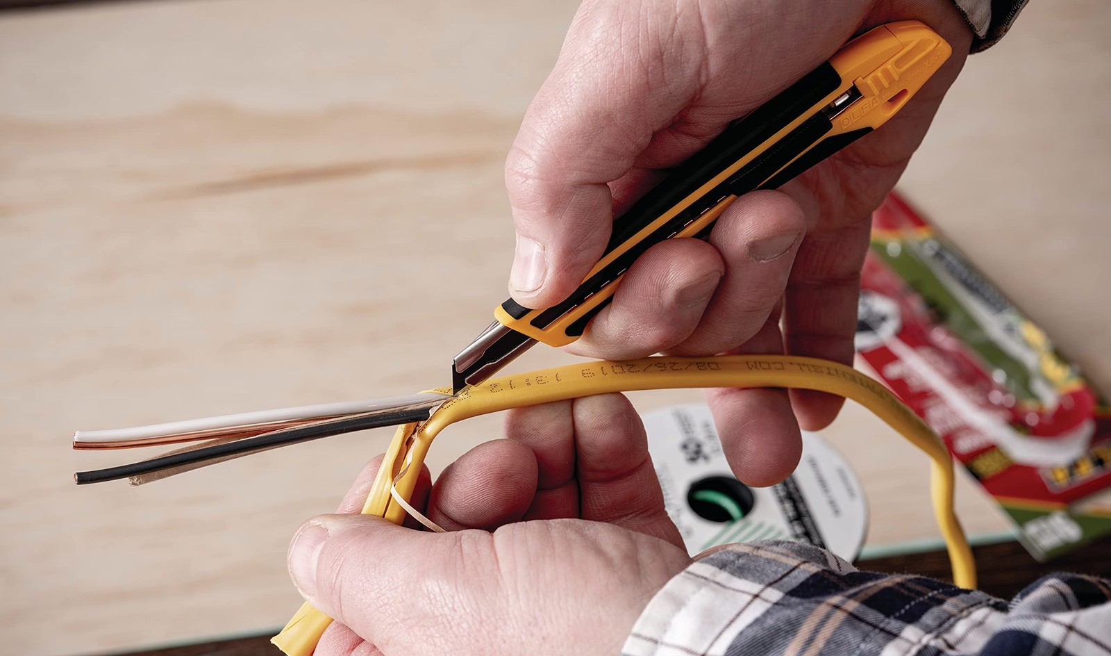 OLFA 9mm Precision Utility Knife (XA-1) - Retractable Snap-Off Knife