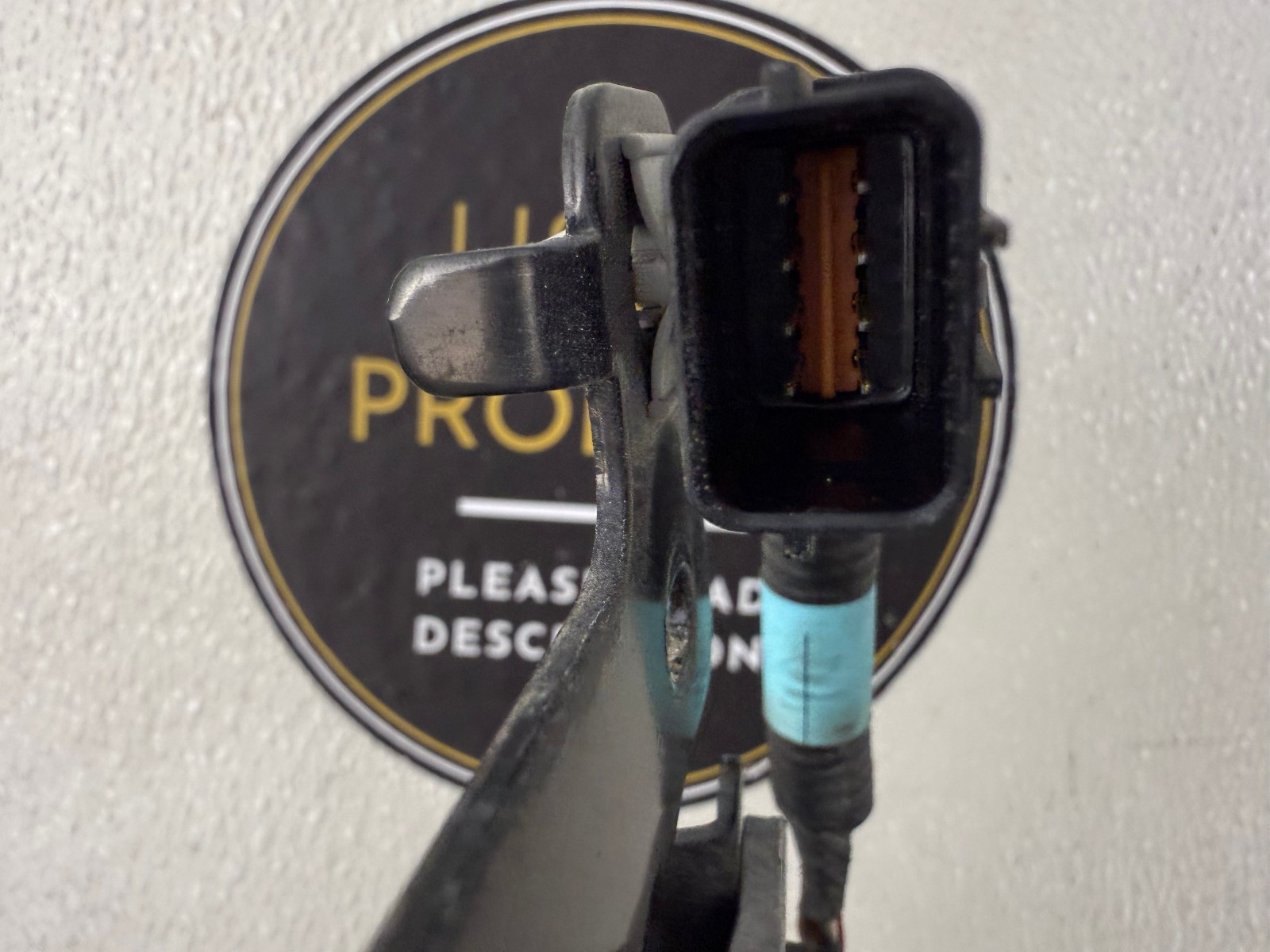 OEM | 2016 - 2018 Kia Sorento Blind Spot Sensor w/ Bracket (Right/Passenger)