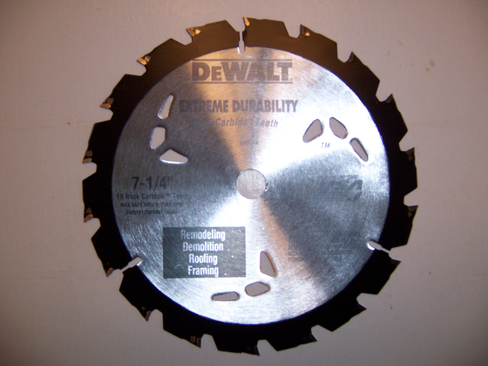 7 , 7-1/4"  18 TEETH DEWALT SAW  BLADE  5/8" & DIAMOND ARBOR MADE IN USA