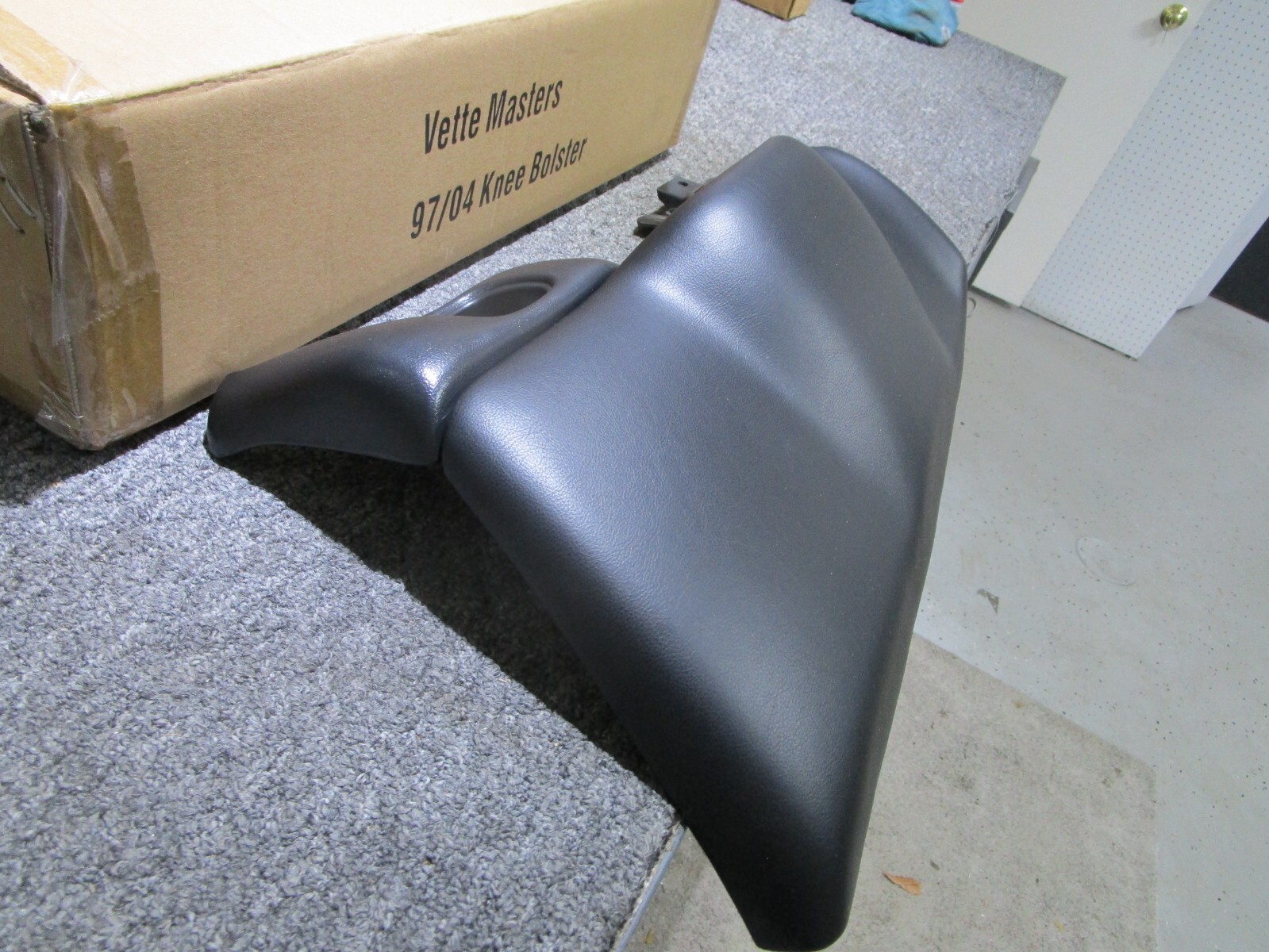 97/04 corvette drivers side padded column knee bolster NEW! 10281429 LH SALE!!!!
