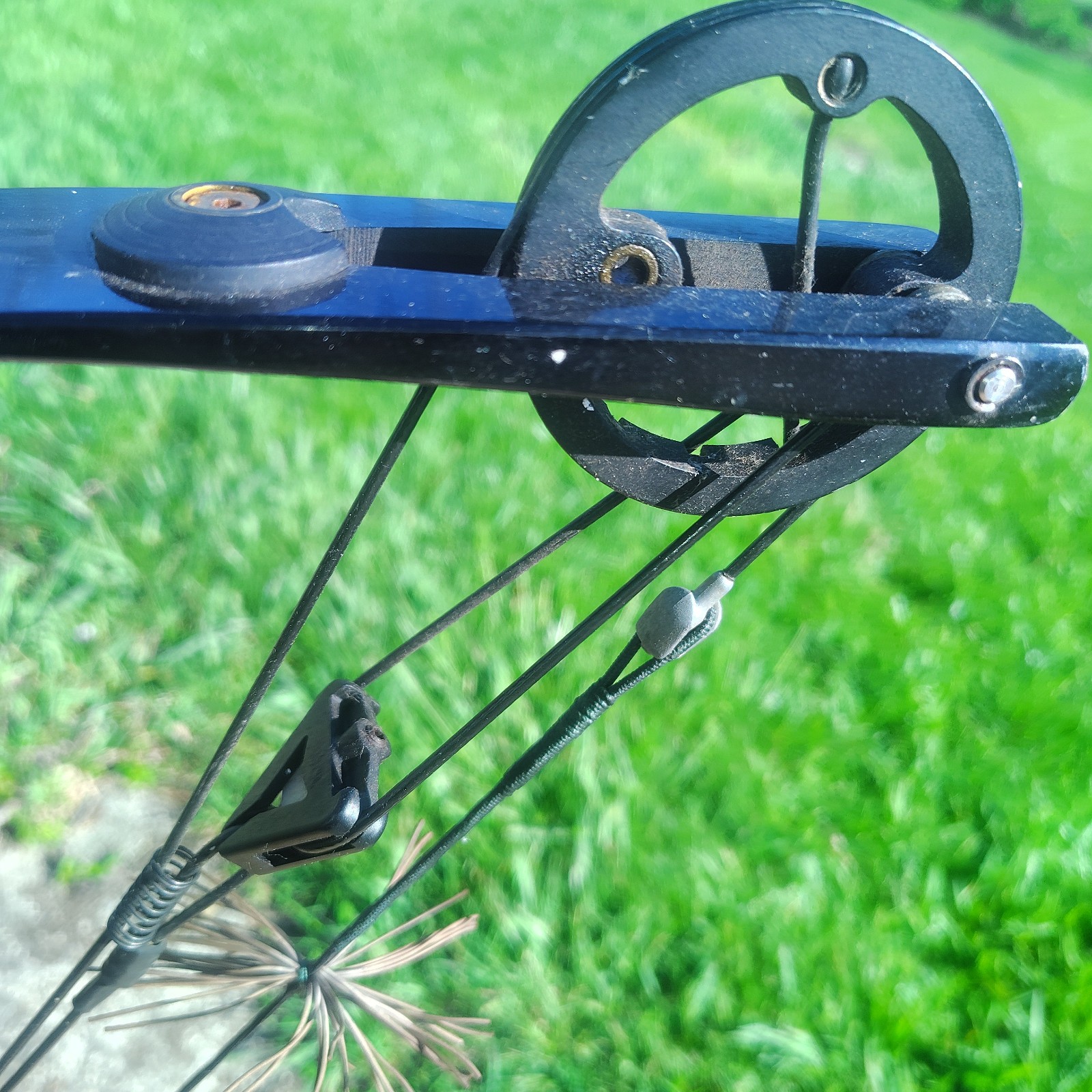 Martin Archery Compound Bow with 4 aiming posts, Saunders damper & arrow guide