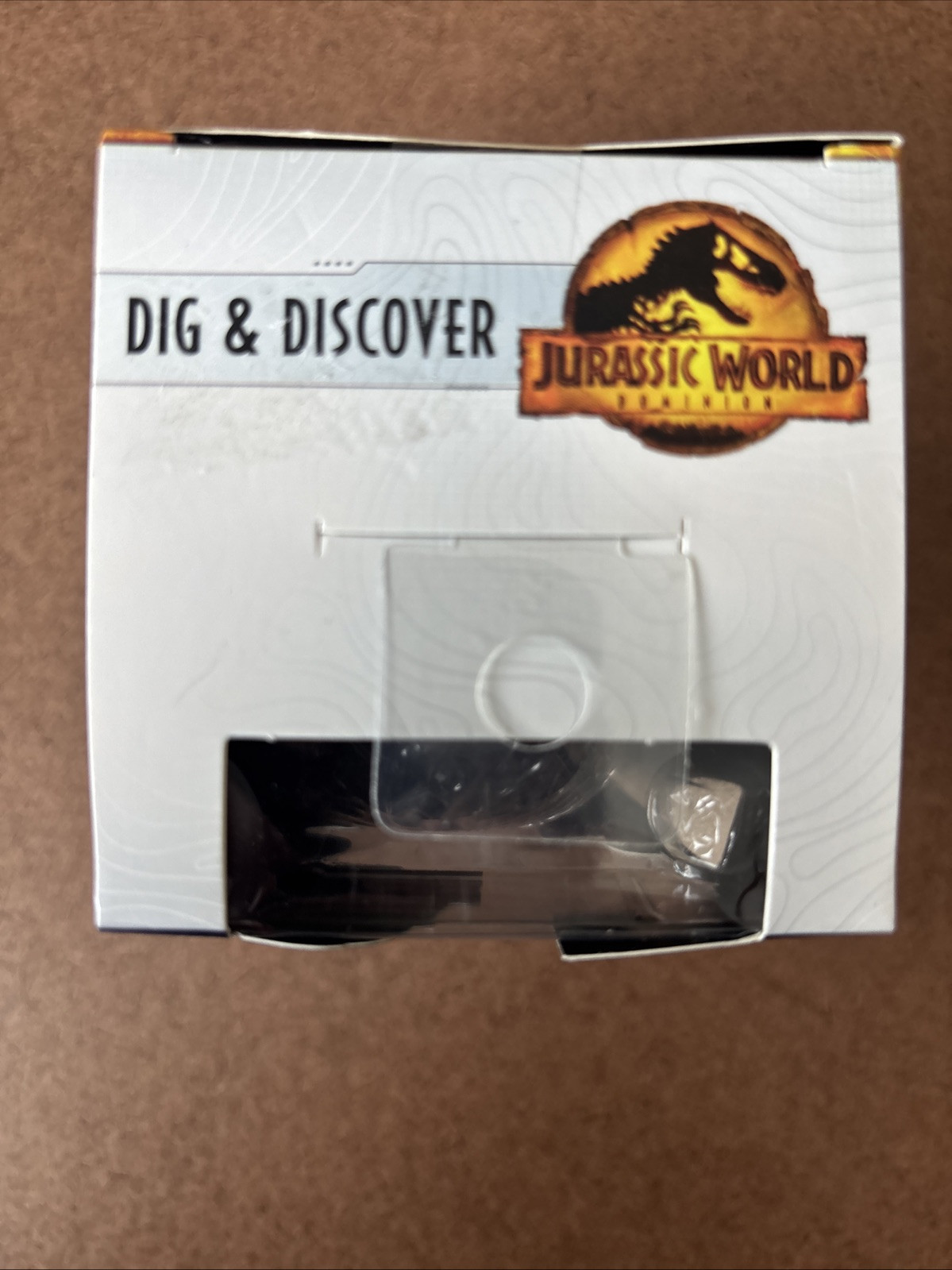 Jurassic World Dominion Dig & Discover Dino Includes Plaster Rock, Tool & Model